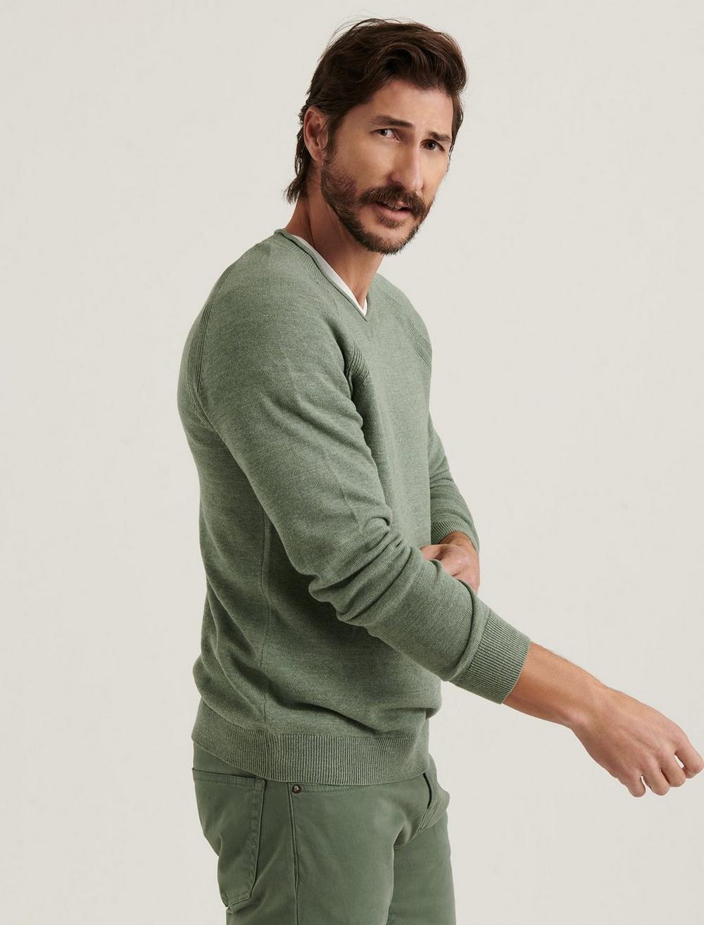 WELTER WEIGHT V-NECK SWEATER, image 3