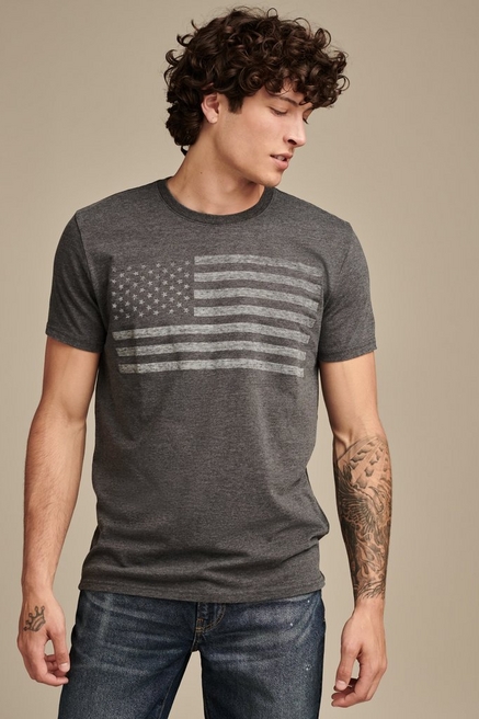  Lucky Brand Mens Men's Triumph Badge Graphic Tee, Coal Black,  X-Large : Clothing, Shoes & Jewelry