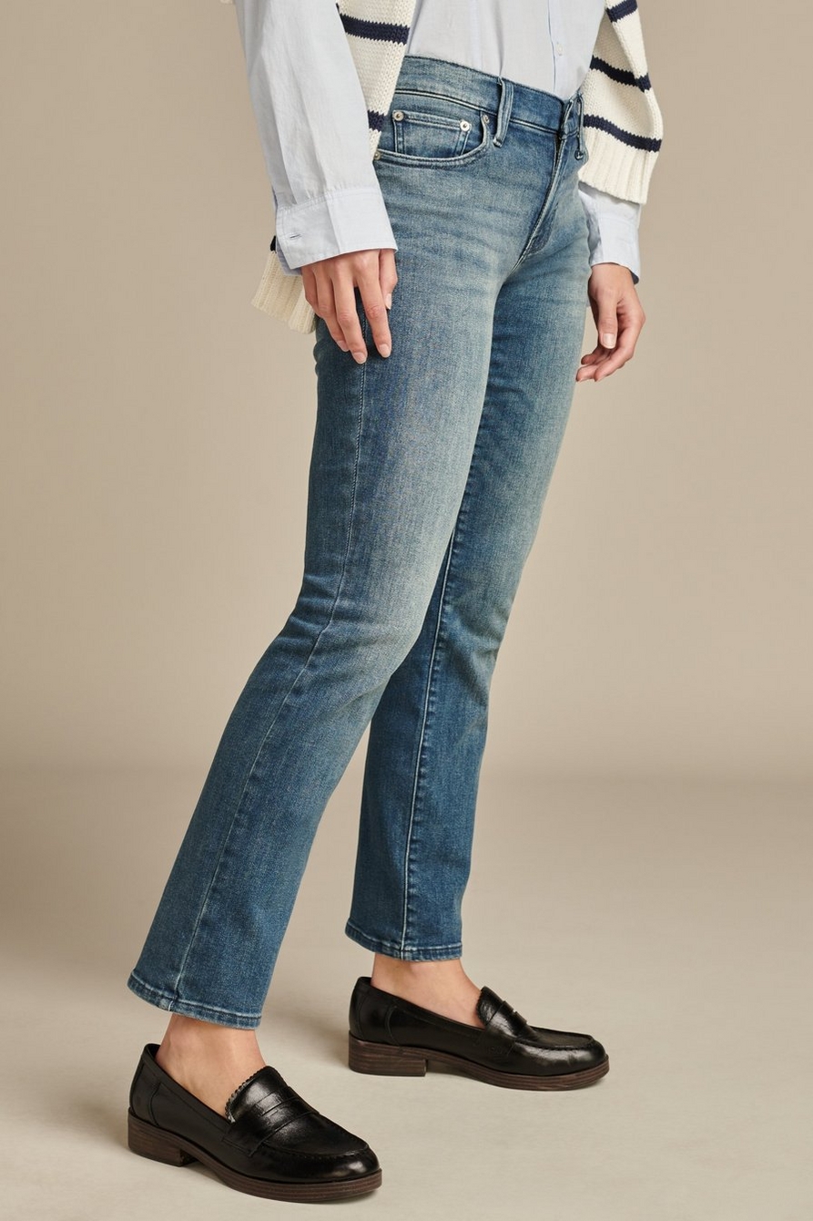 Lucky Brand Mid Rise Sweet Straight Leg Super Stretch 5-Pocket Denim Jeans