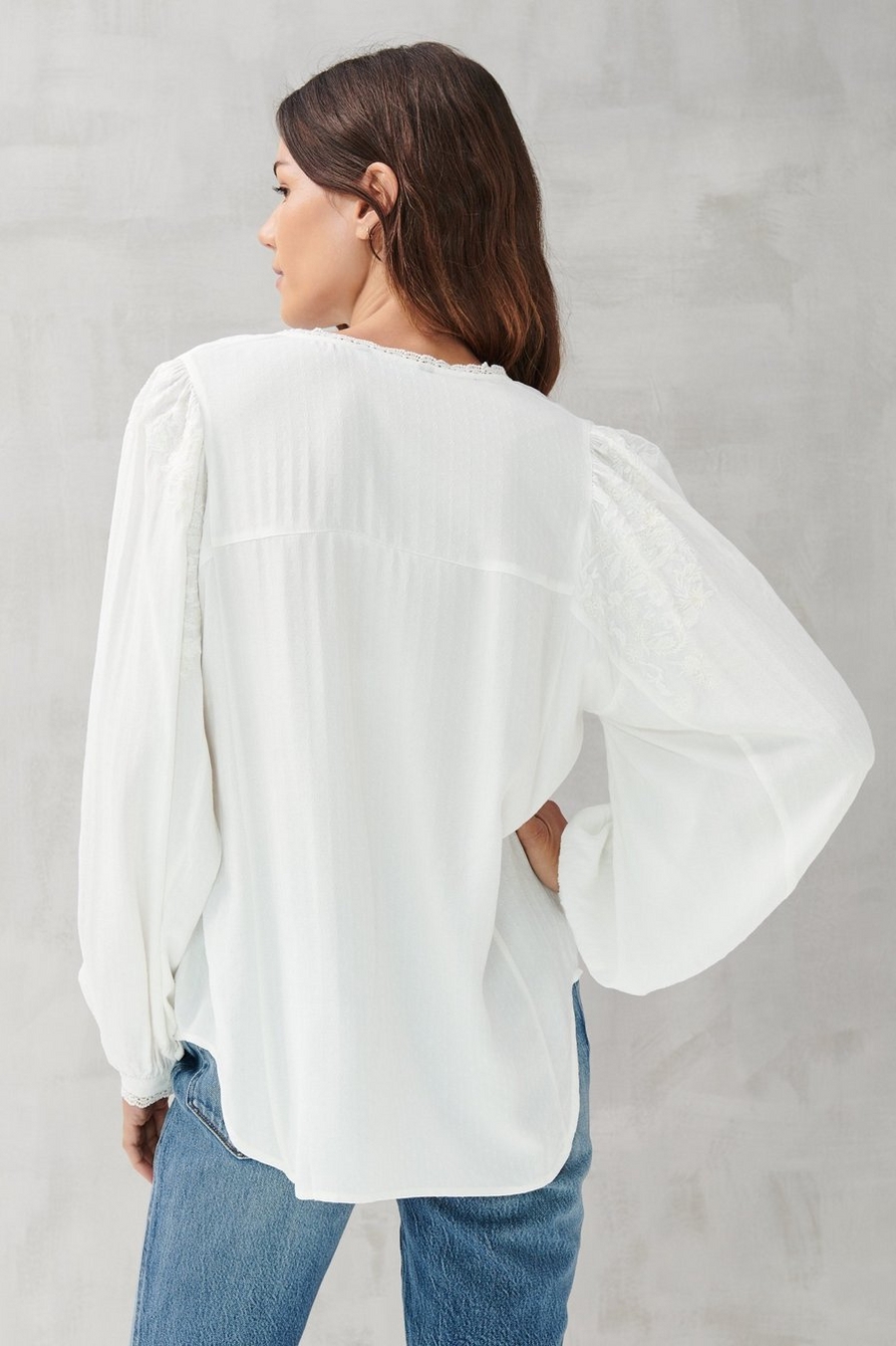TEXTURED EMBROIDERED PEASANT TOP | Lucky Brand