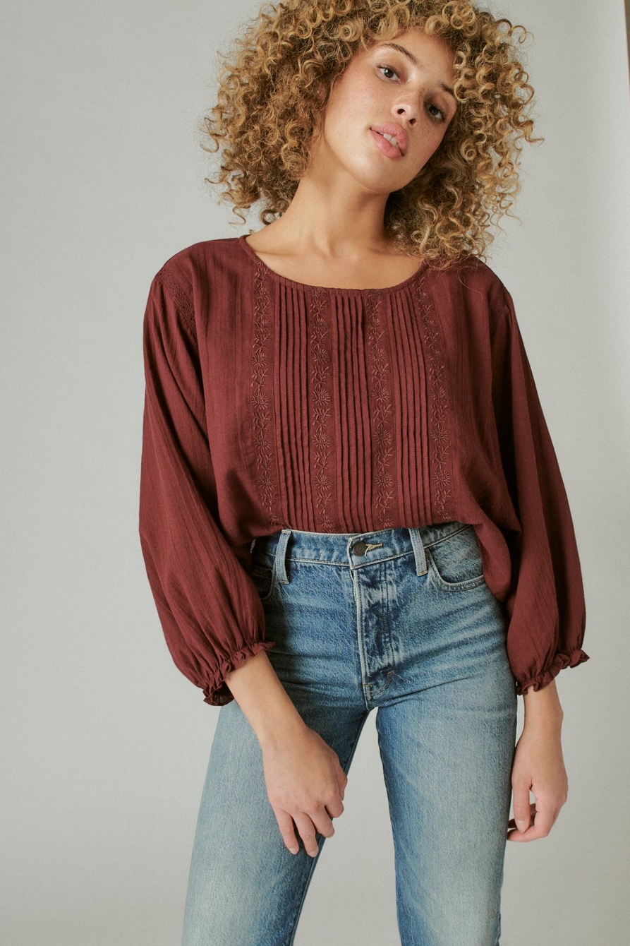 EMBROIDERED ROUND NECK BOXY BLOUSE