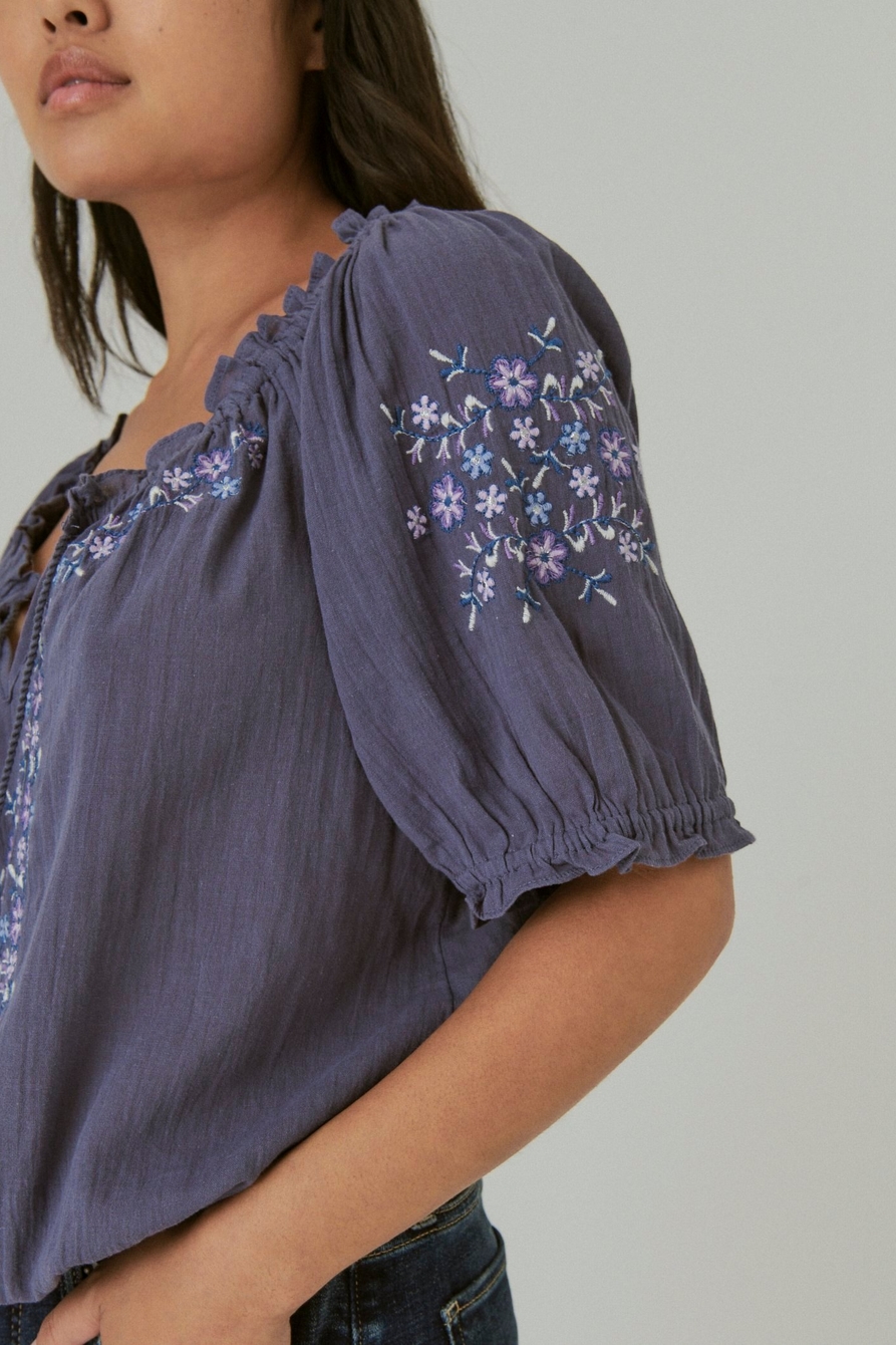 EMBROIDERED SHORT SLEEVE PEASANT, image 4