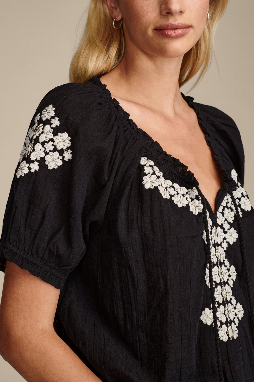 SHORT SLEEVE GEO EMBROIDERED PEASANT TOP, image 4