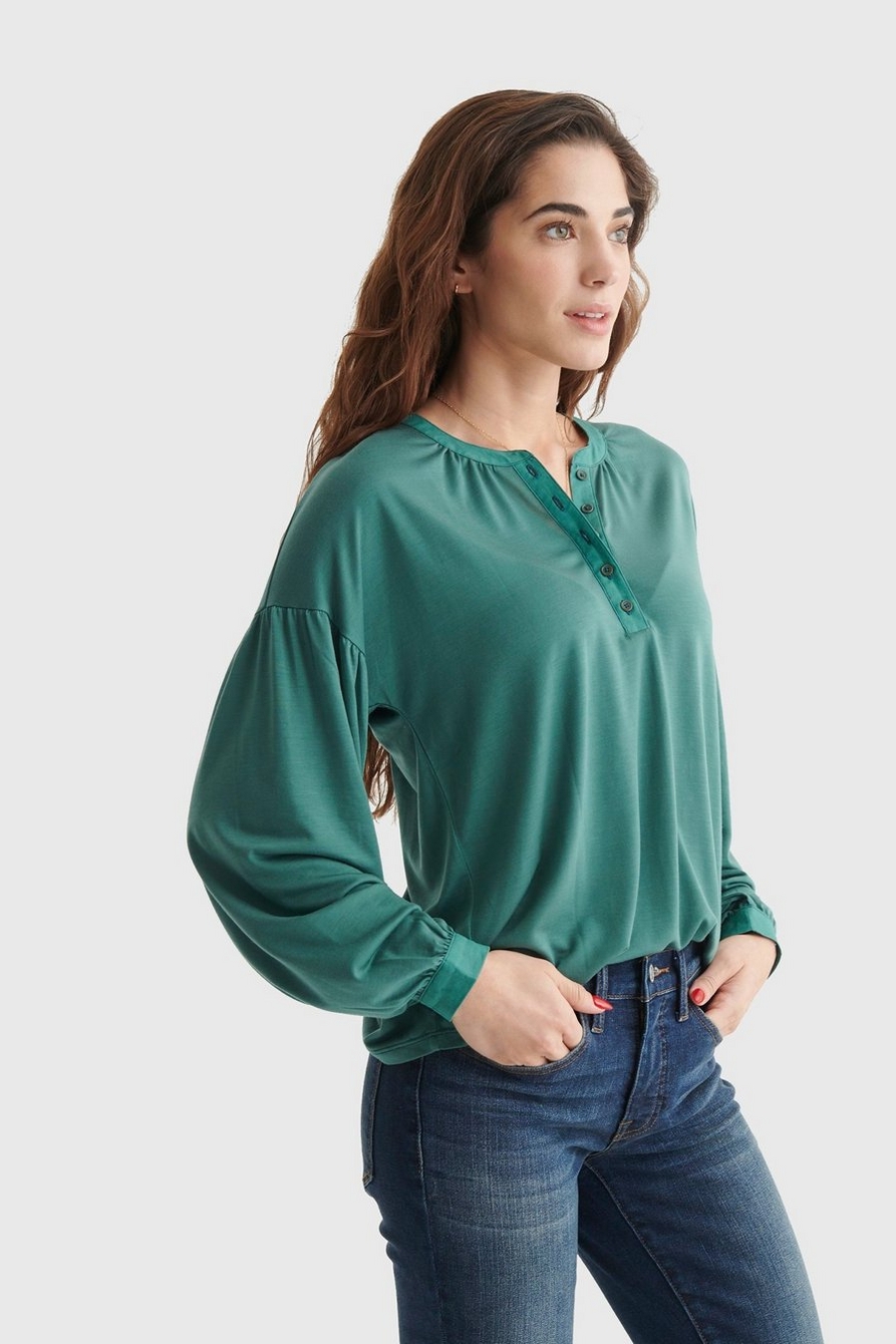 BUTTON-ACCENTED V-NECK TOP, image 3