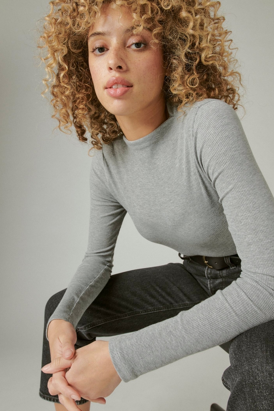 RIBBED MOCK NECK LONG SLEEVE TOP