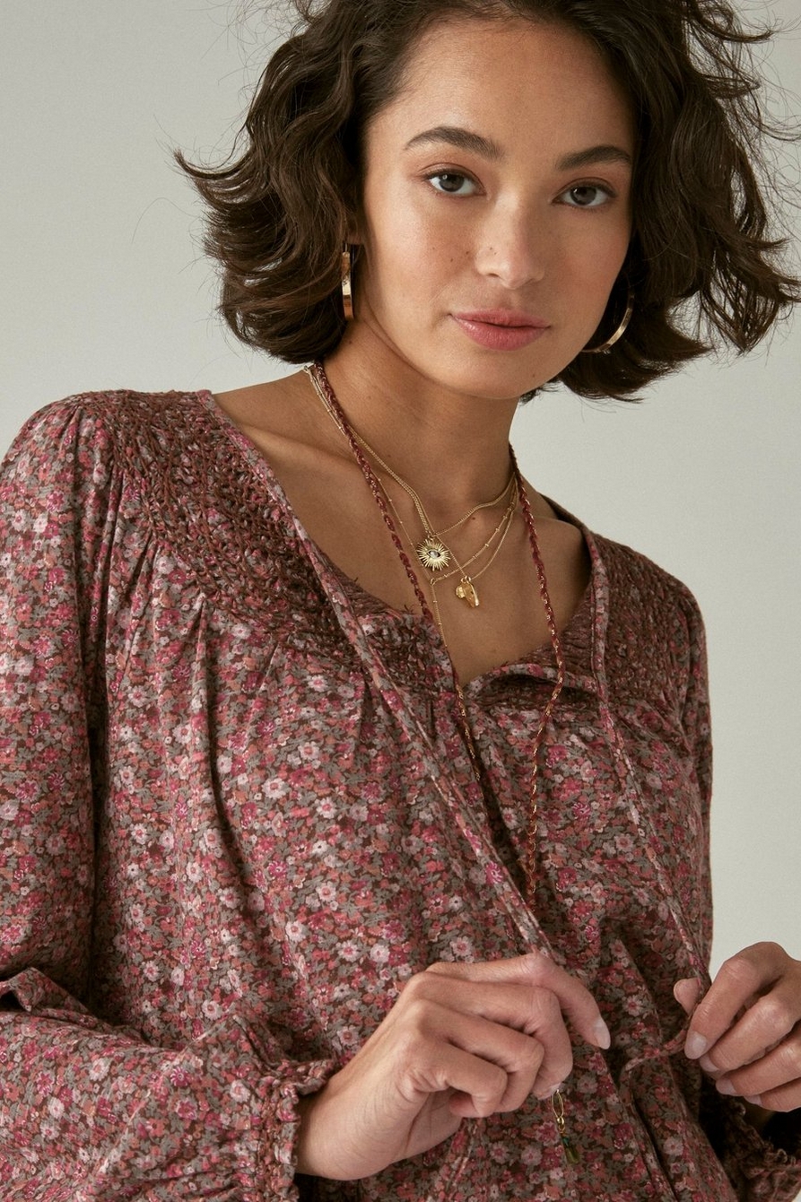 SMOCKED PEASANT NOTCH NECK TOP, image 4