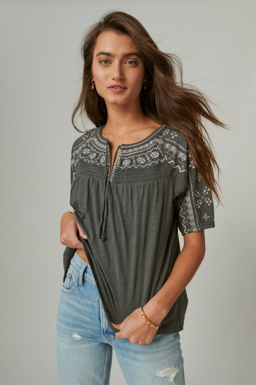 SHORT SLEEVE EMBROIDERED SWING TOP, image 2