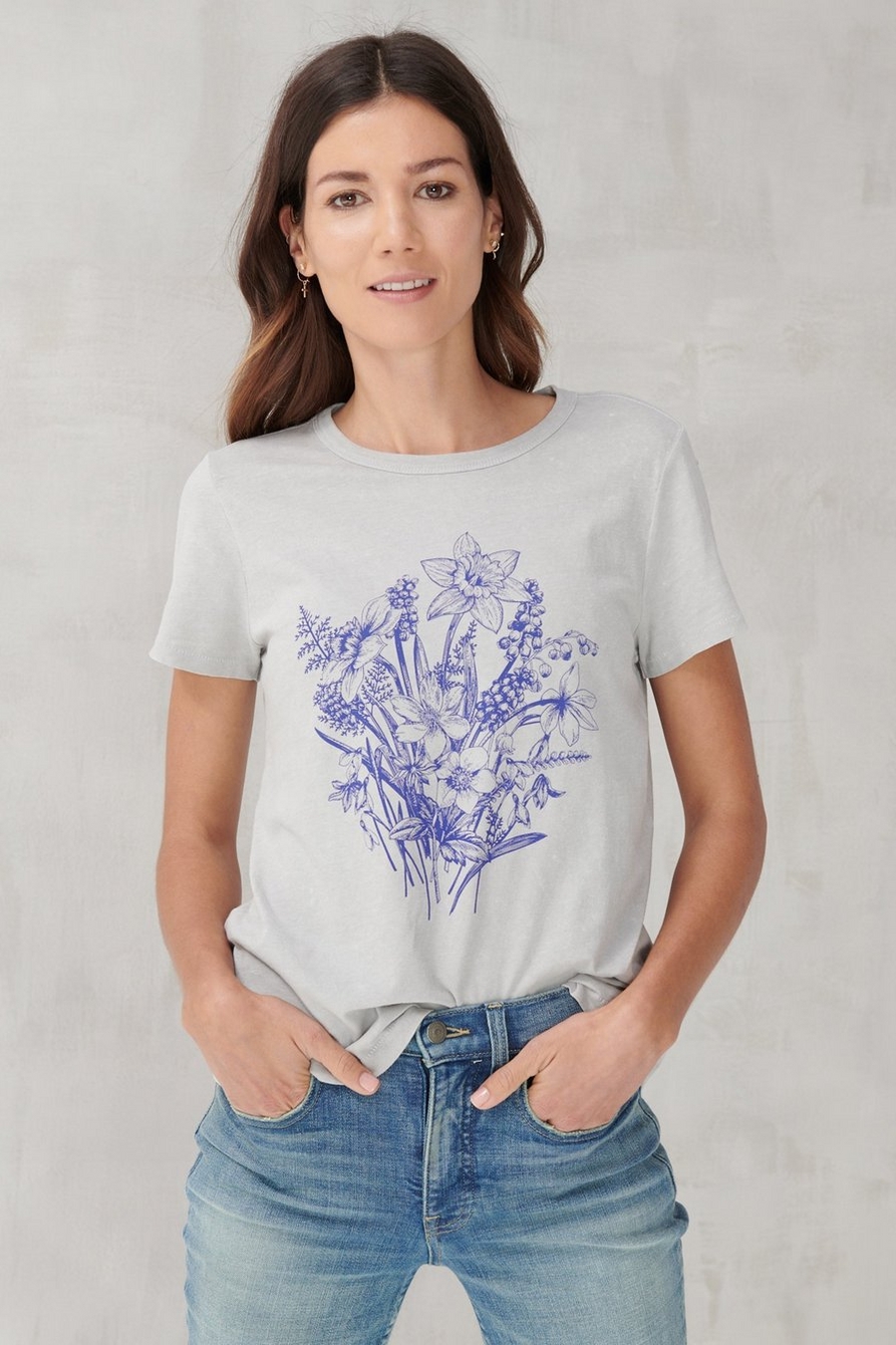 https://i1.adis.ws/i/lucky/7W85462_060_1/FLORAL-GRAPHIC-TEE-060?sm=aspect&aspect=2:3&w=893&qlt=100