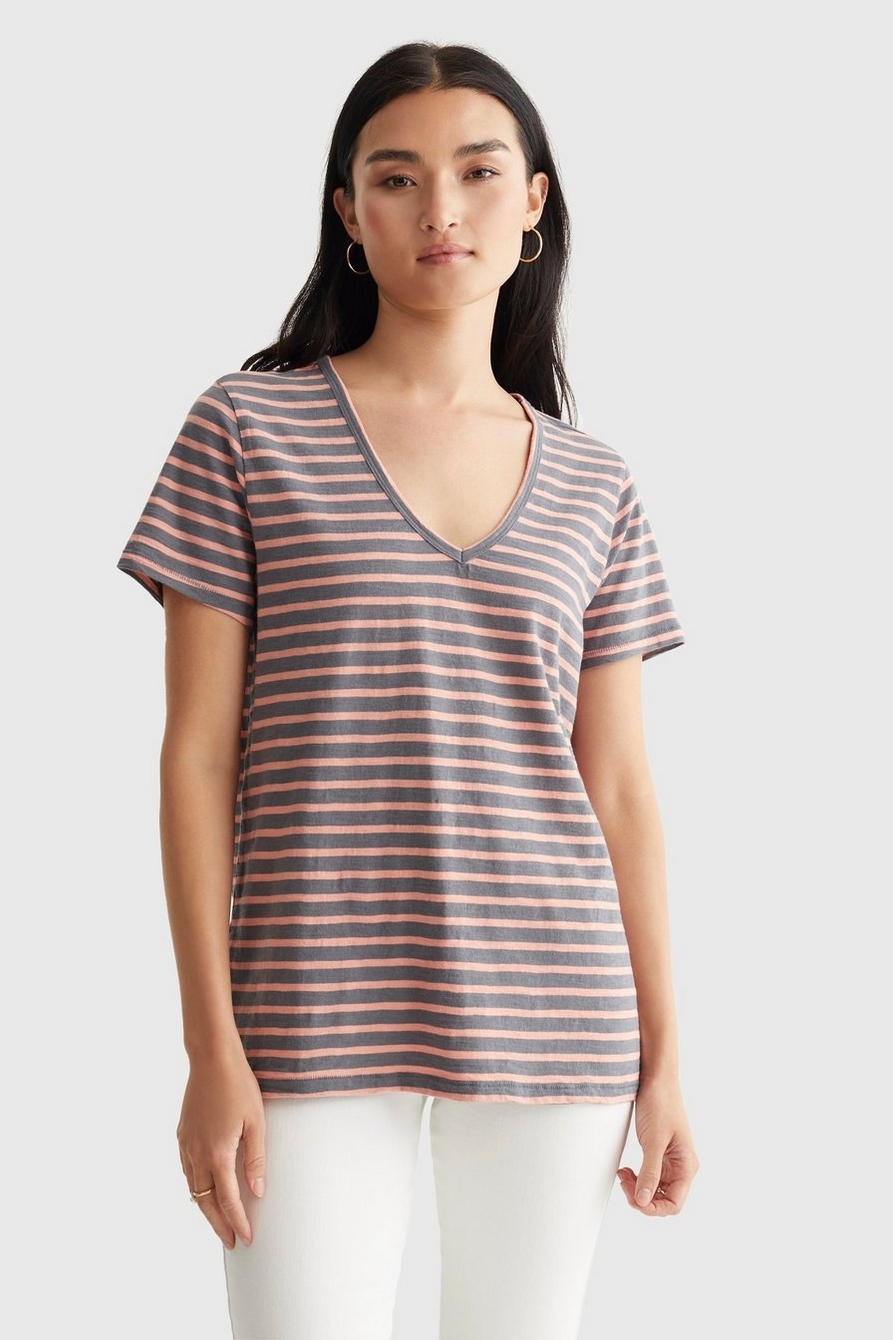 Lucky Brand Women's Scoop Neck Graphic T-Shirt, Lucky Black Size M
