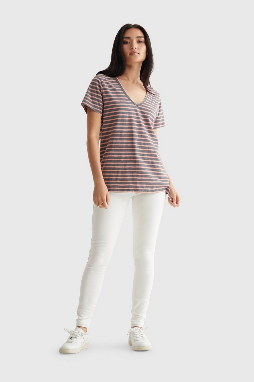 Lucky Brand Womens Classic V-Neck Tee : : Clothing, Shoes &  Accessories