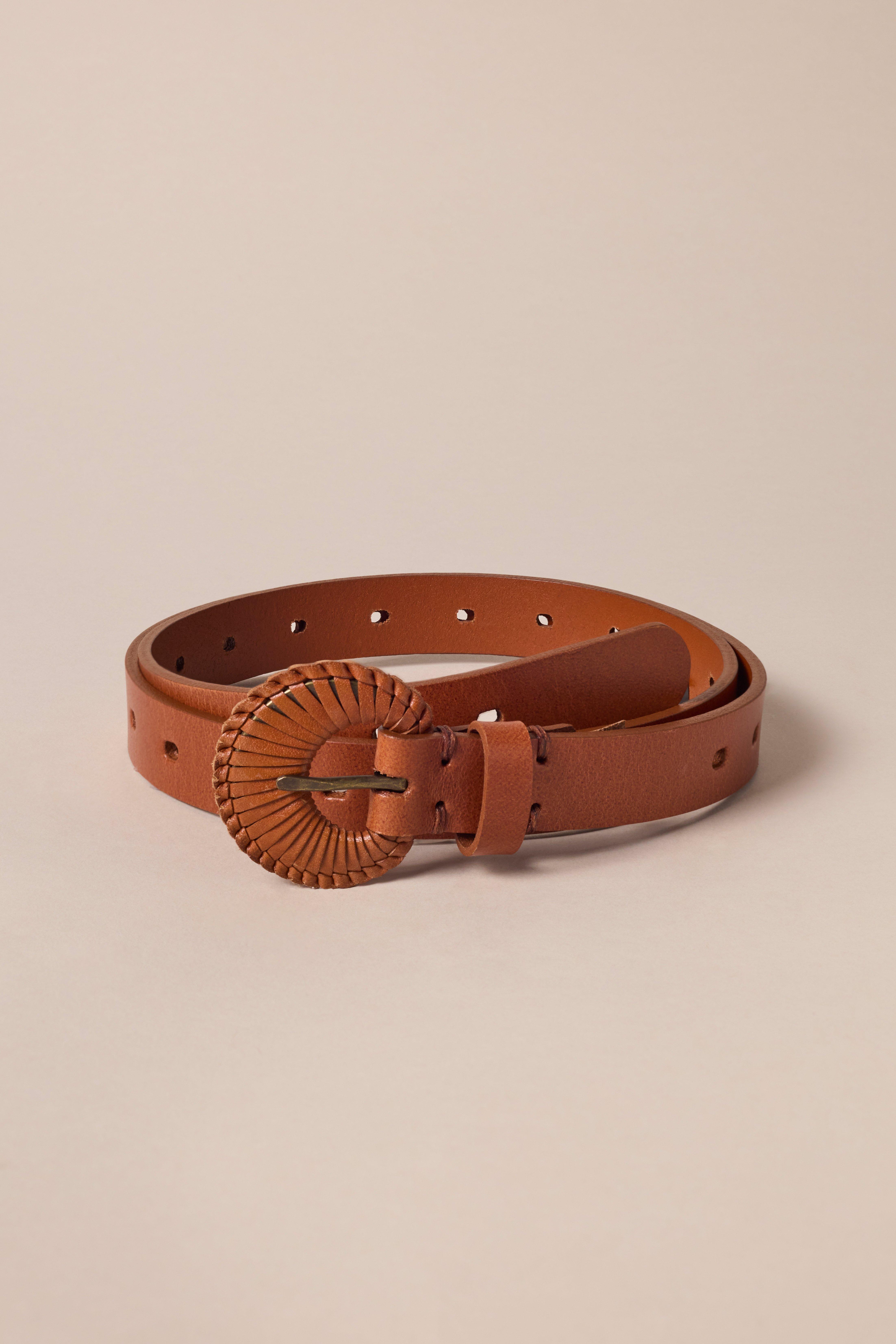 LACED BUCKLE BELT