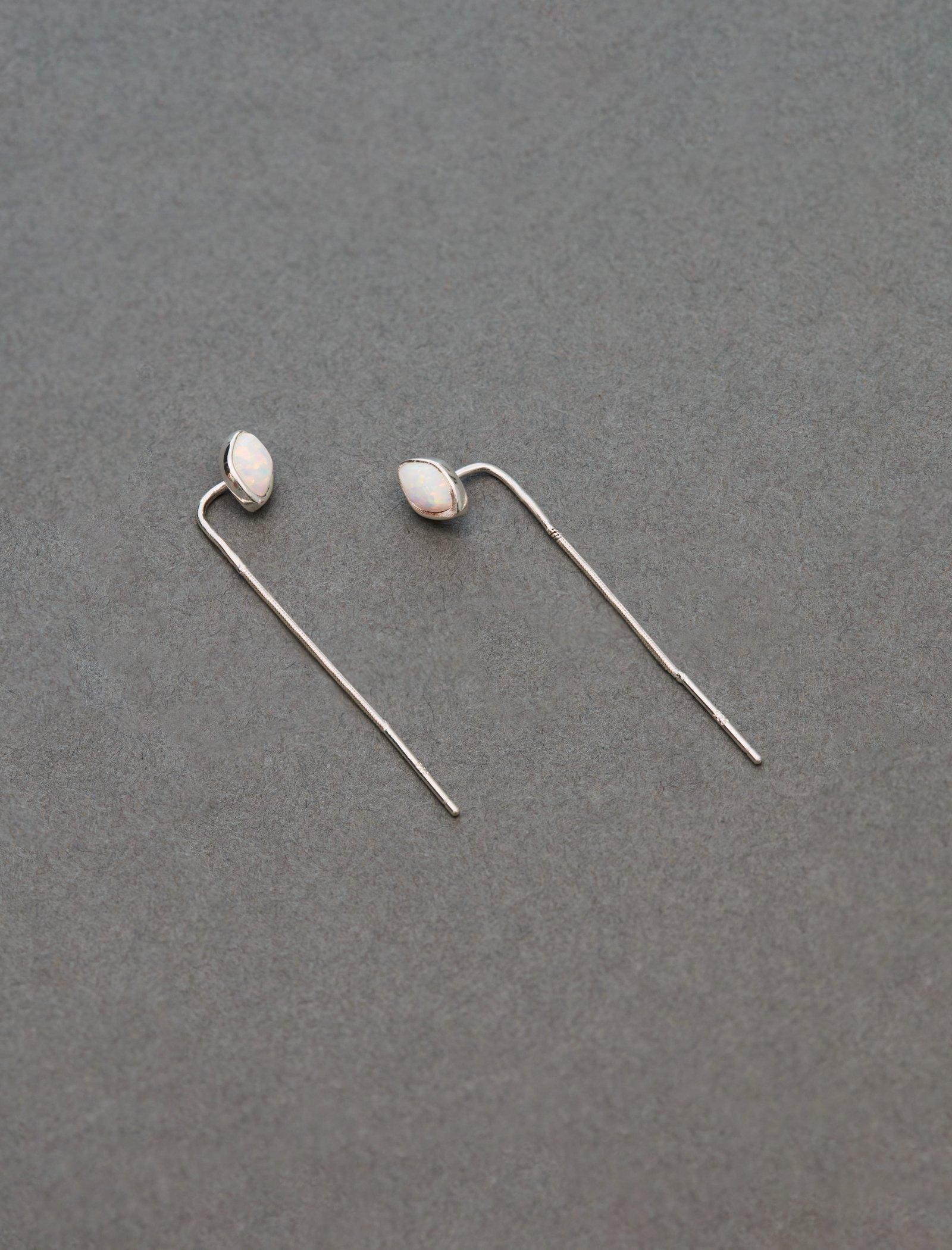 SEMI STONE EARRING