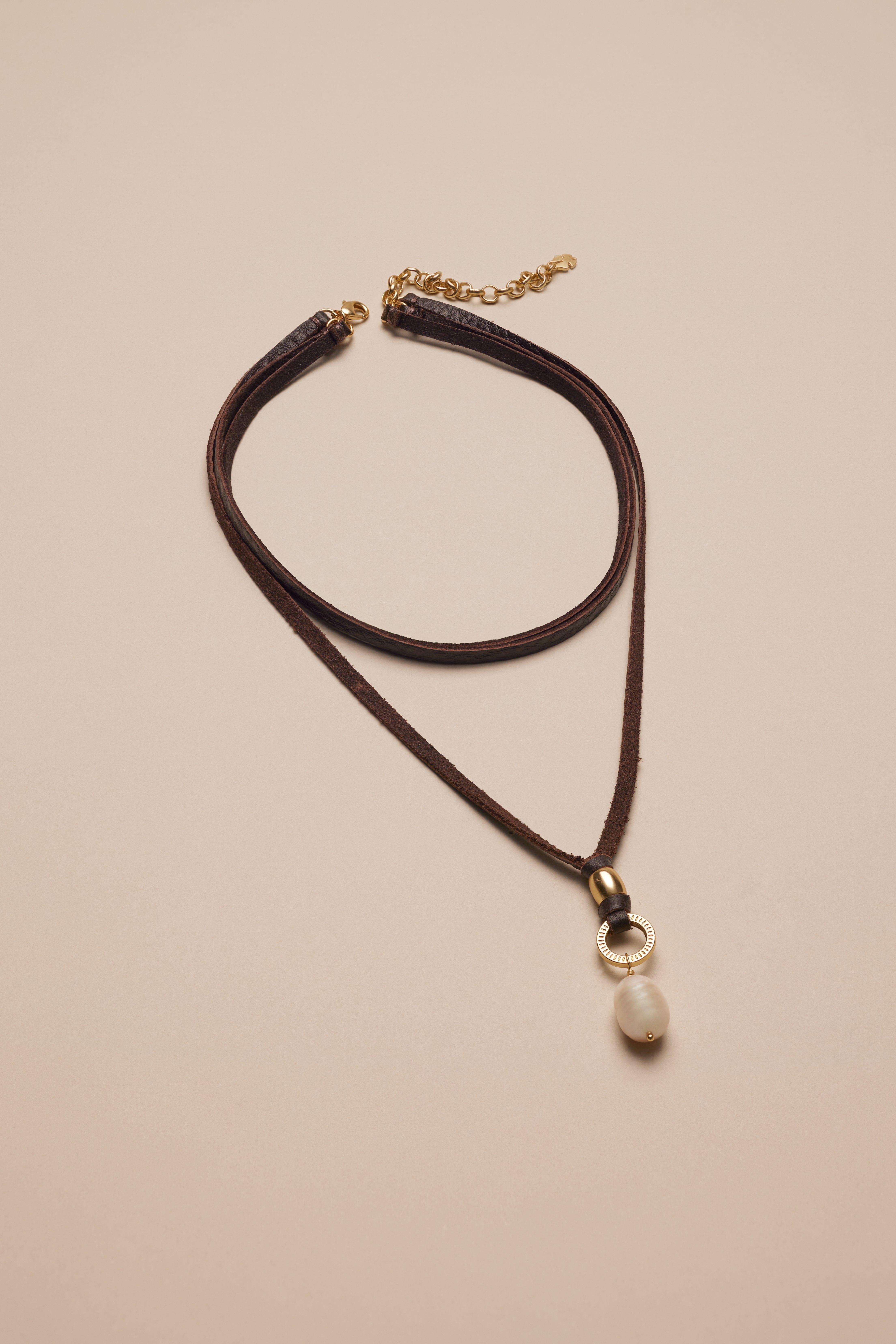 LEATHER PEARL LAYER NECLACE