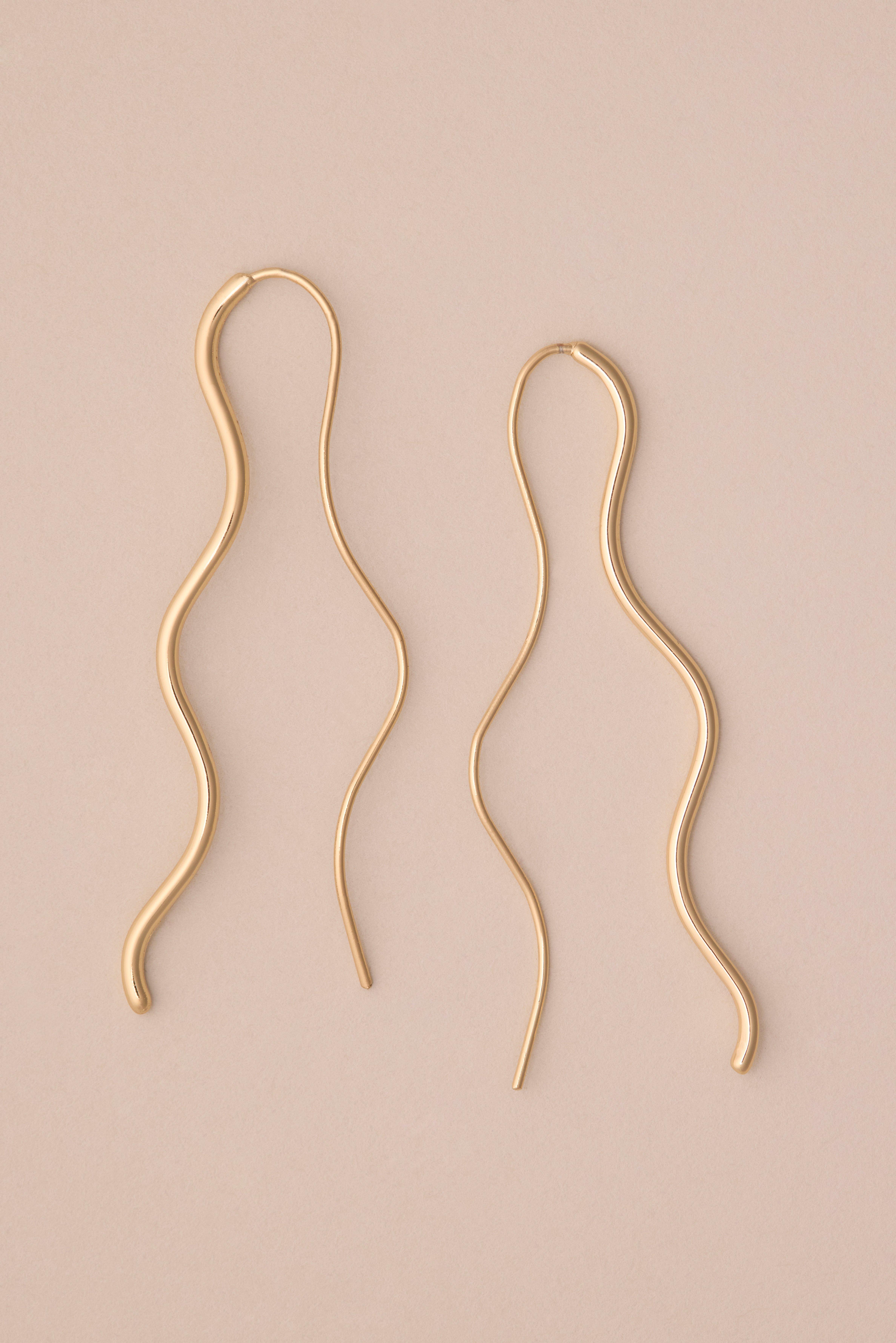 WAVY THREADER EARRING