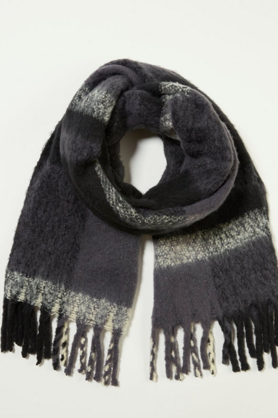 RECYCLED BLANKET SCARF, image 1