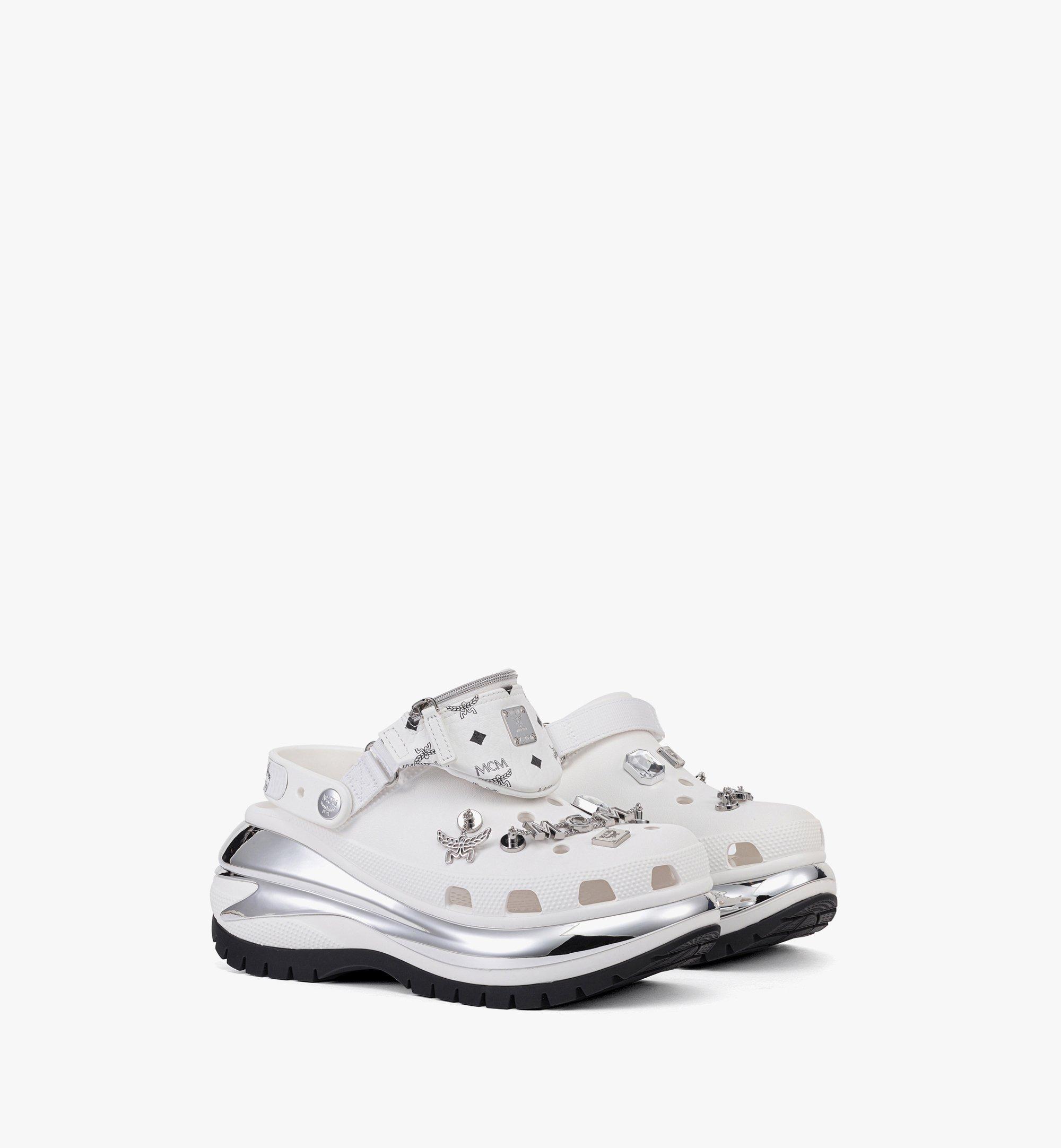 MCM x CROCS Mega Crush Clog 鞋款附腰包飾物手環