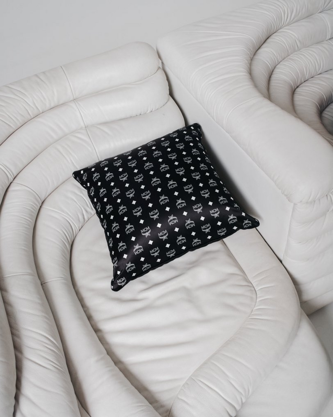 Visetos Cushion: MEZBSMM08BK
