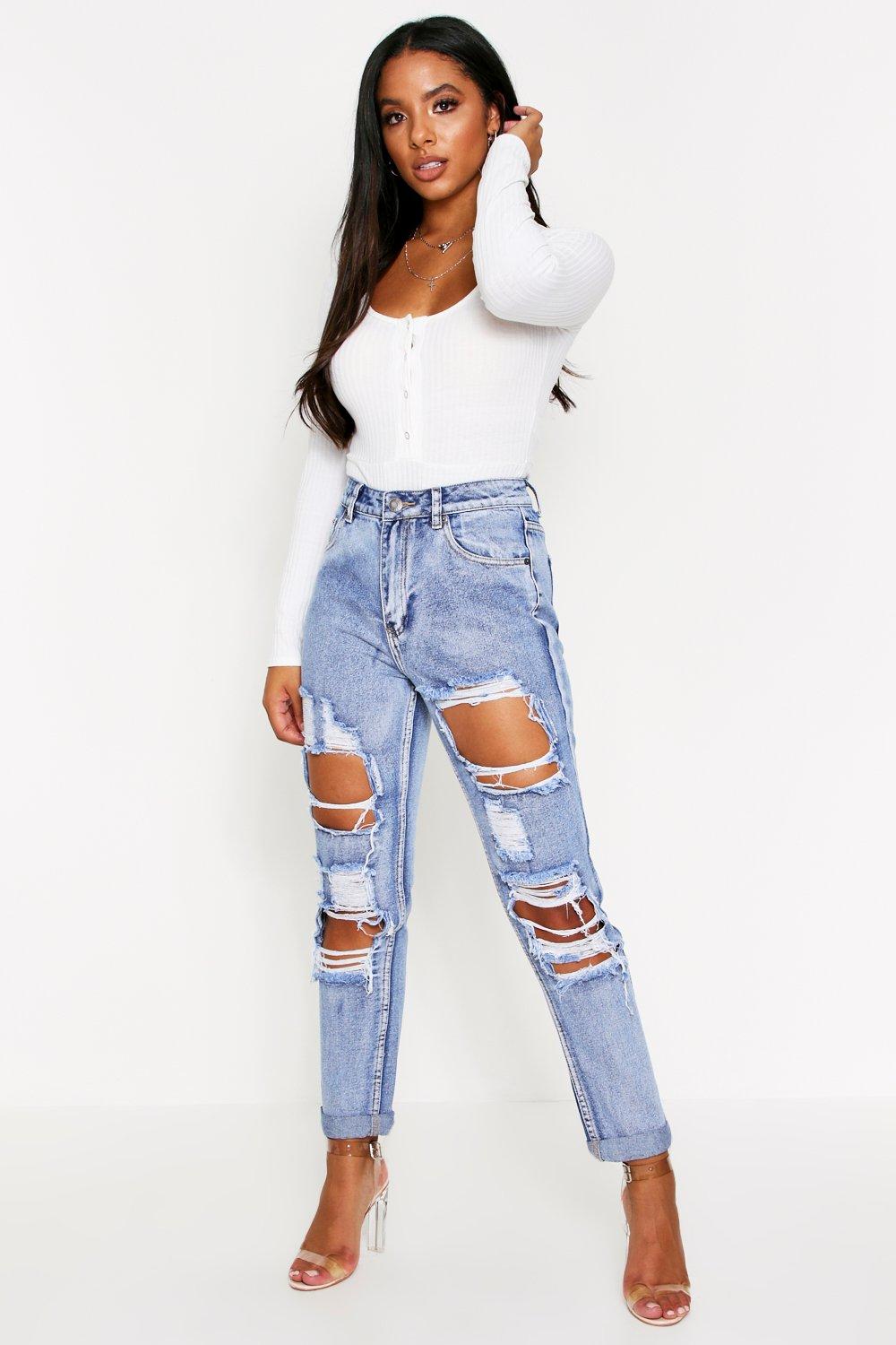 distressed mom jeans outfit