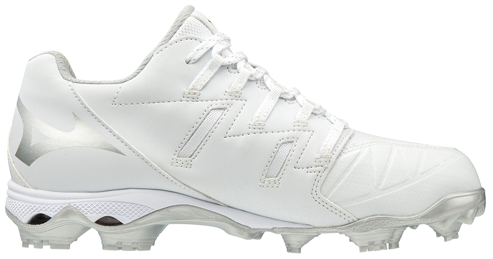 all white mizuno softball cleats