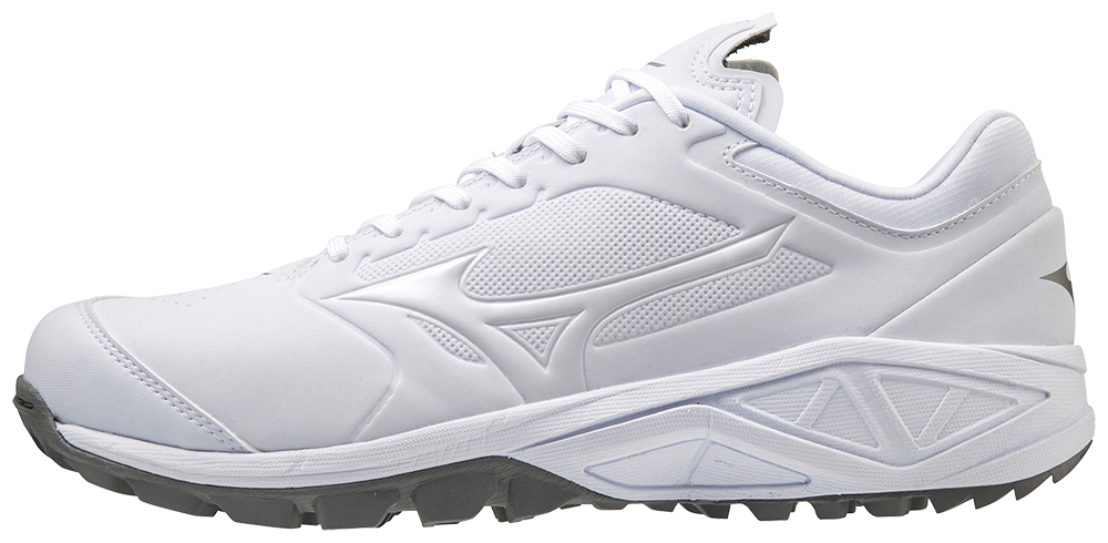 mizuno dominant as turf