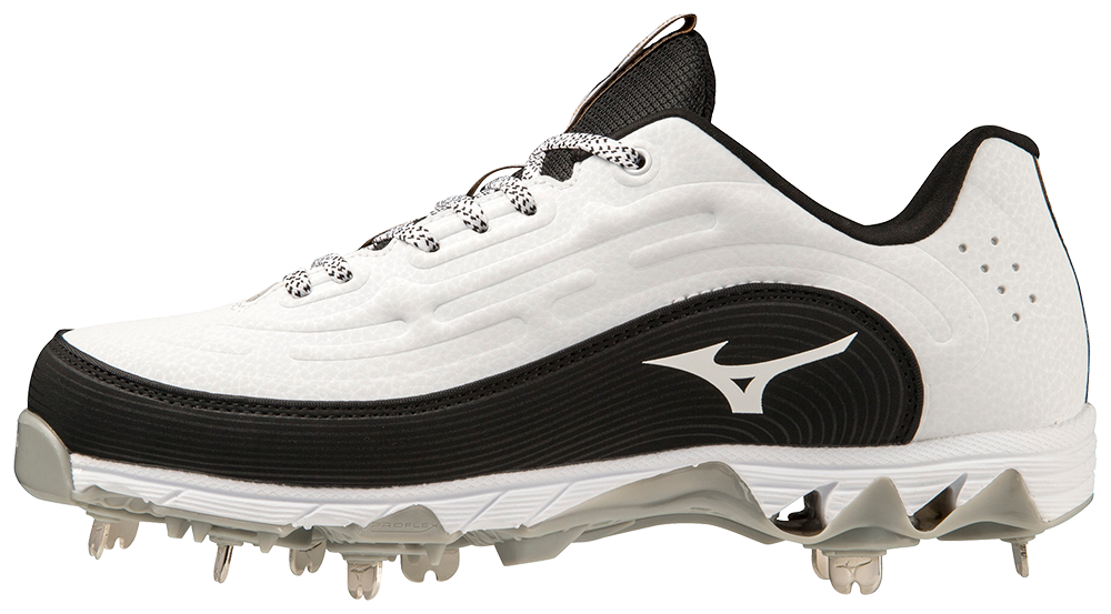 Mizuno metal best sale softball cleats closeout