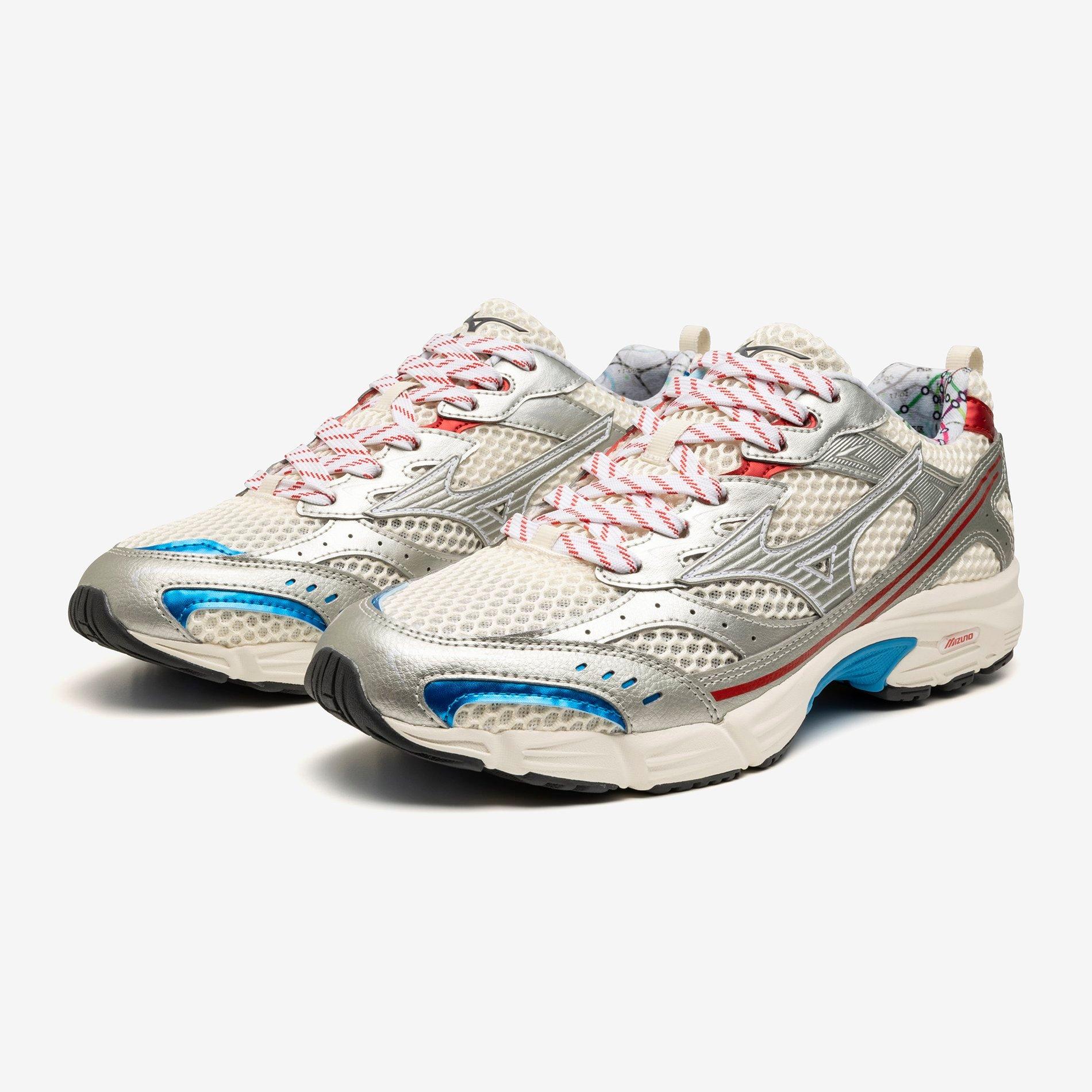 ミズノ　スニーカー　MXR MXR Sportstyle Sneaker, Pristine/High Risk Red - Mizuno USA