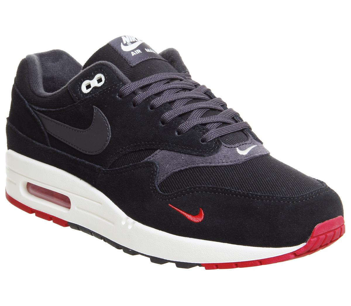 nike air max 1 trainers
