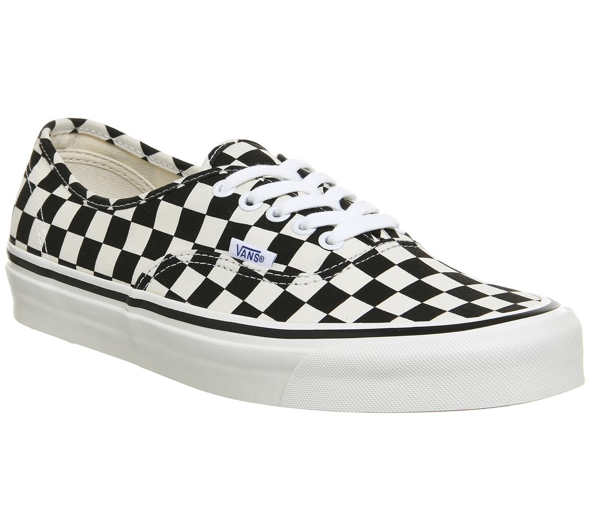 vans anaheim authentic trainers in black check