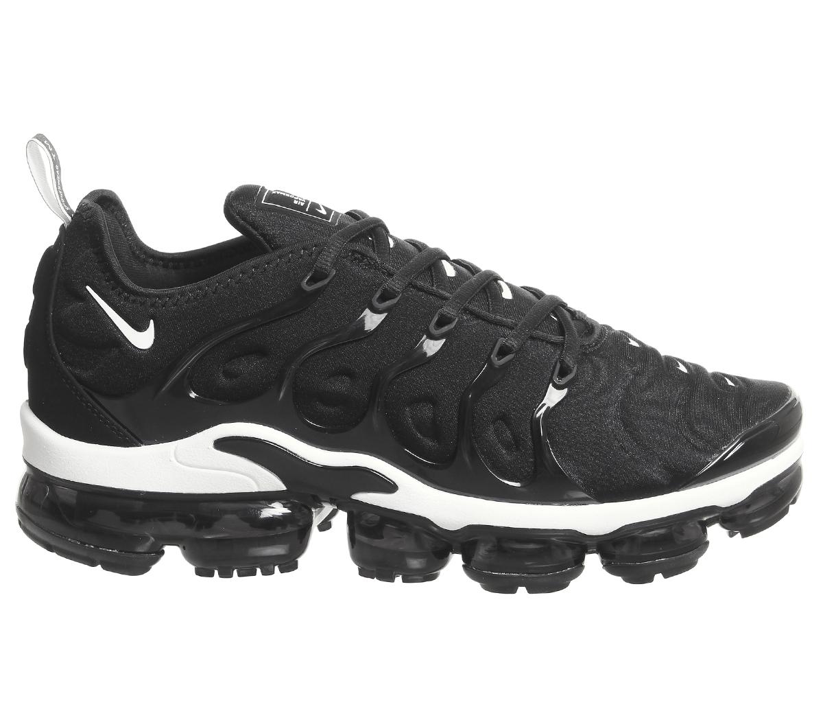 nike vapormax plus black white