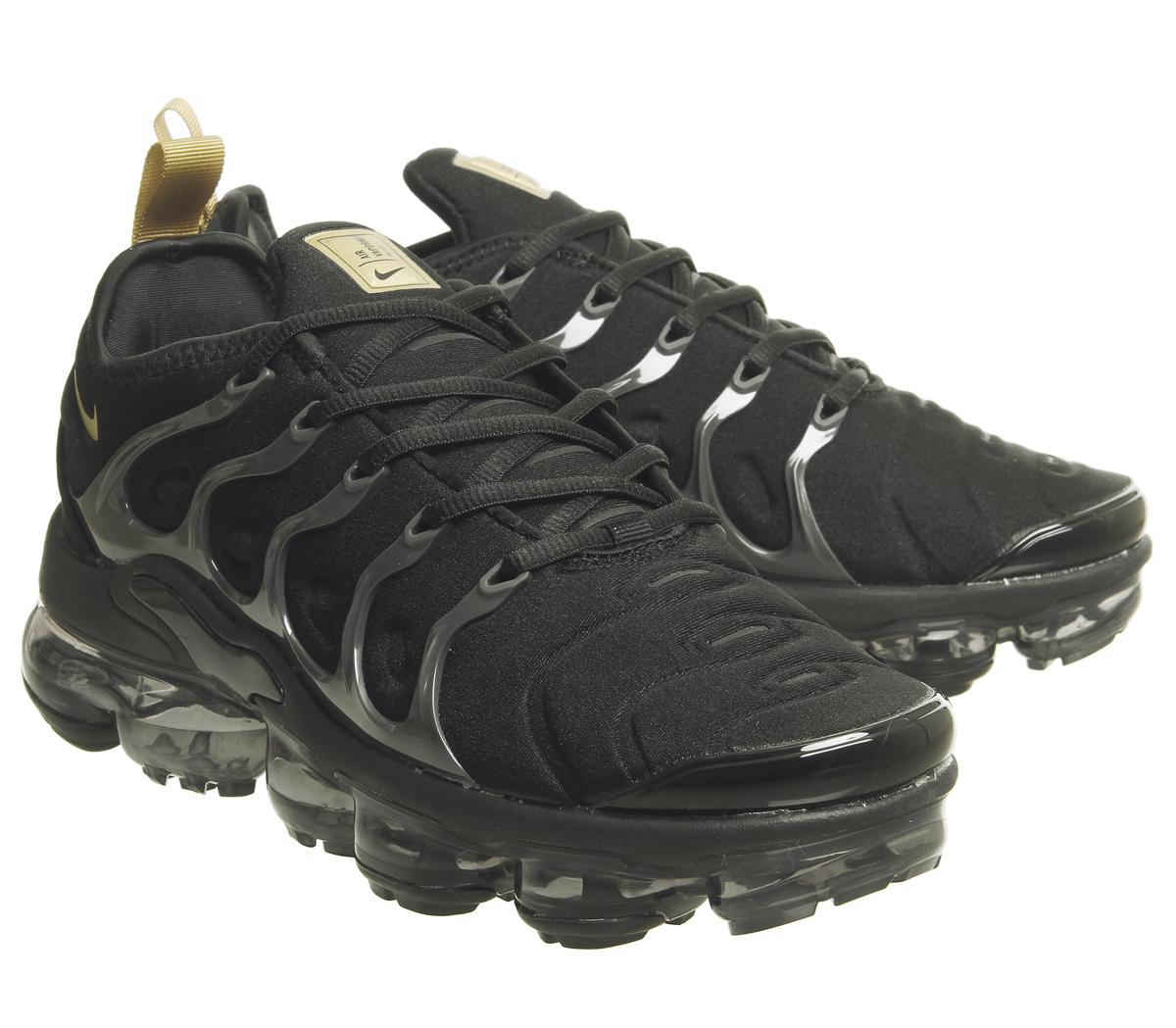 black and gold vapormax plus women's