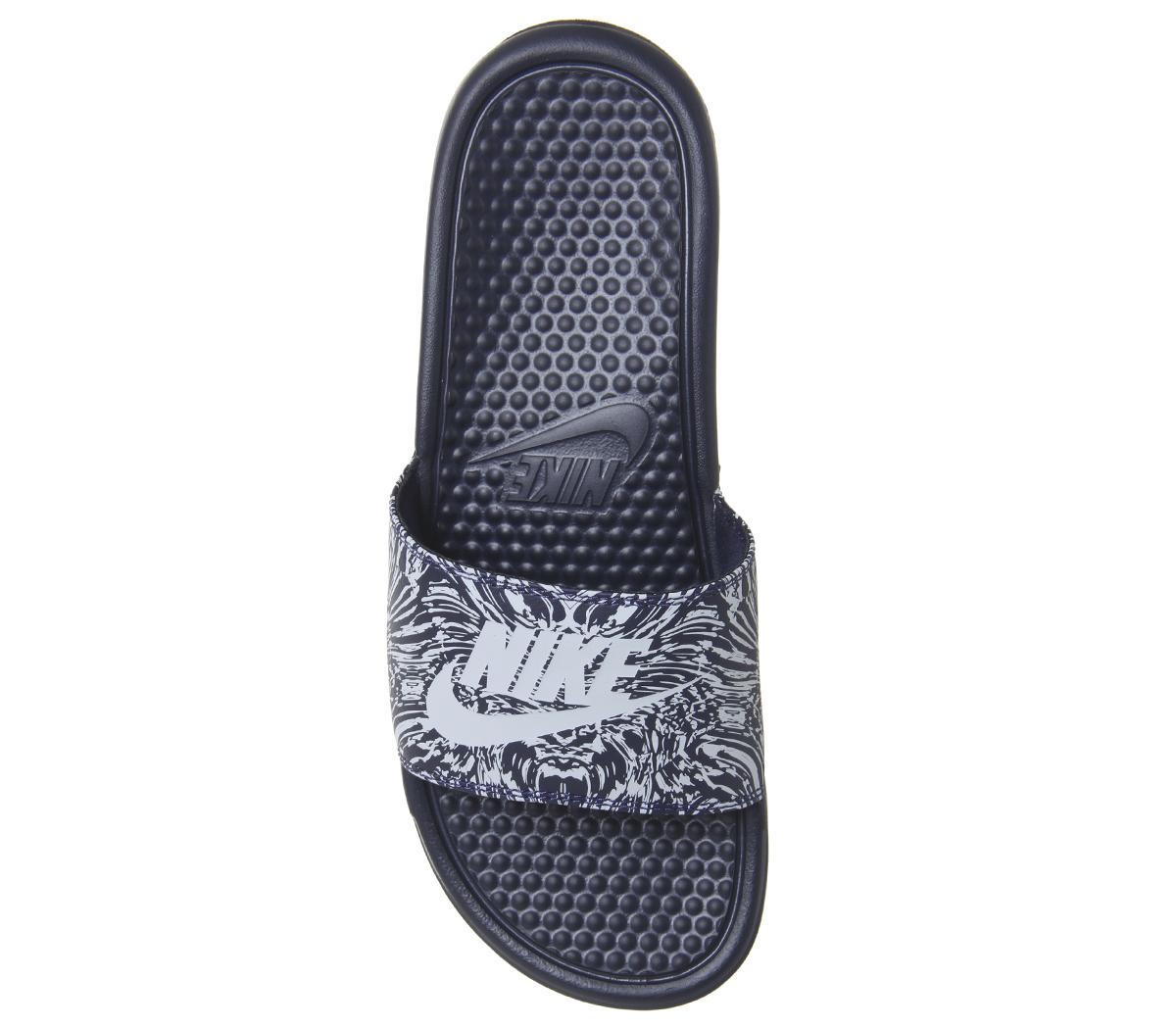 Nike Benassi Print Sliders Obsidian Navy Pure Plat Jdi - Sandalen