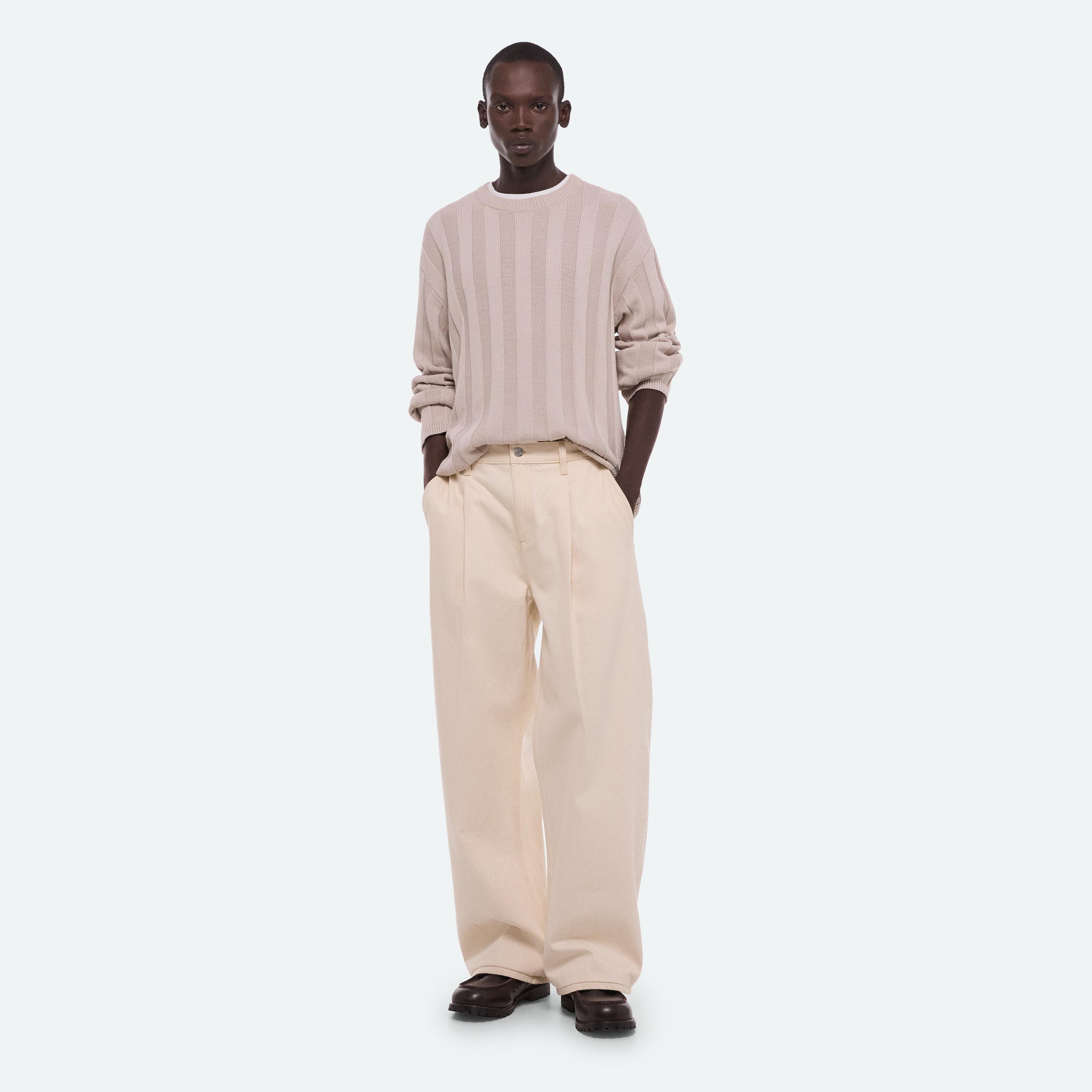 Relaxed Pleated Jeans