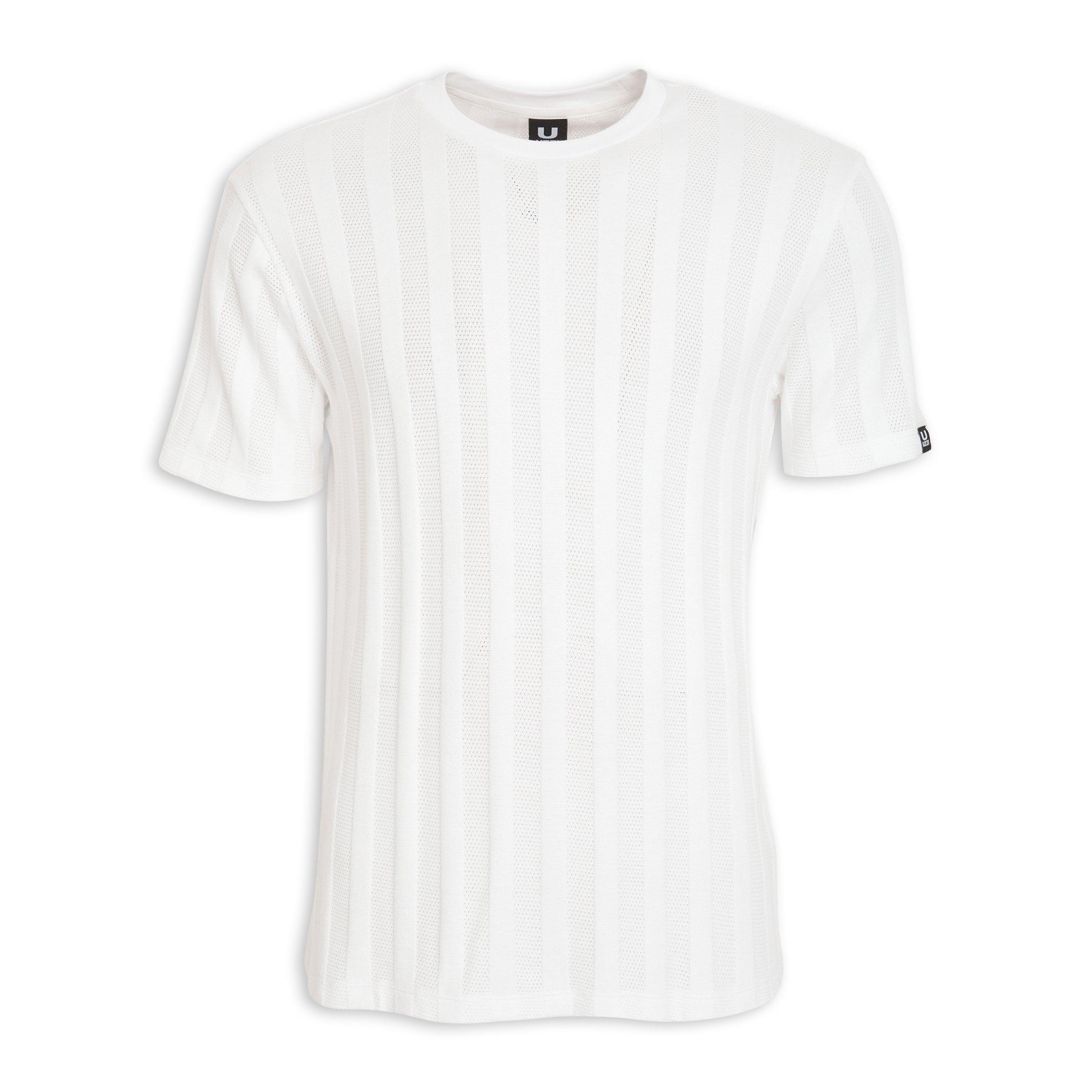 plain-white-t-shirt-3122526-uzzi