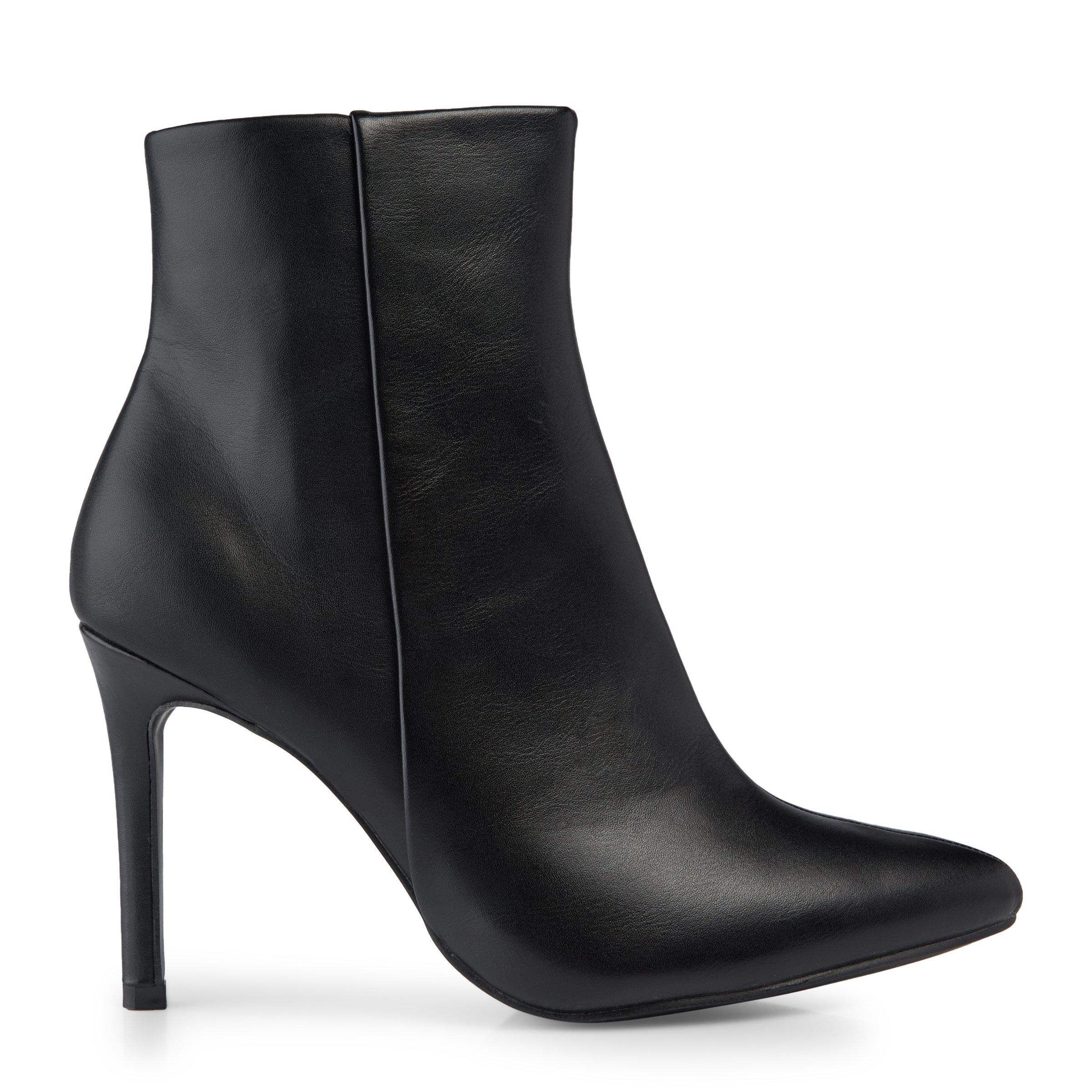 pointy black boots