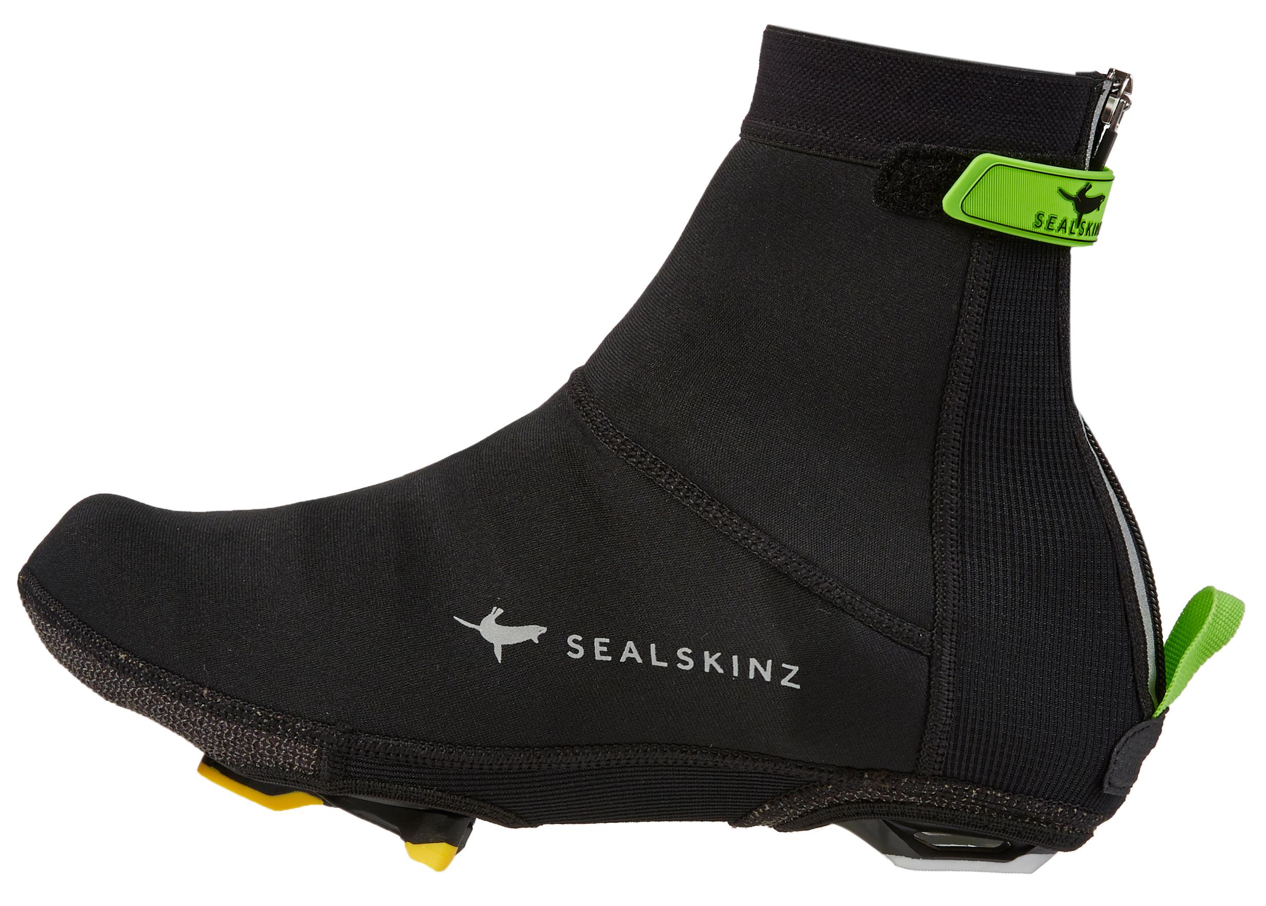 What to wear cycling in winter â€“ guide and video Halfords