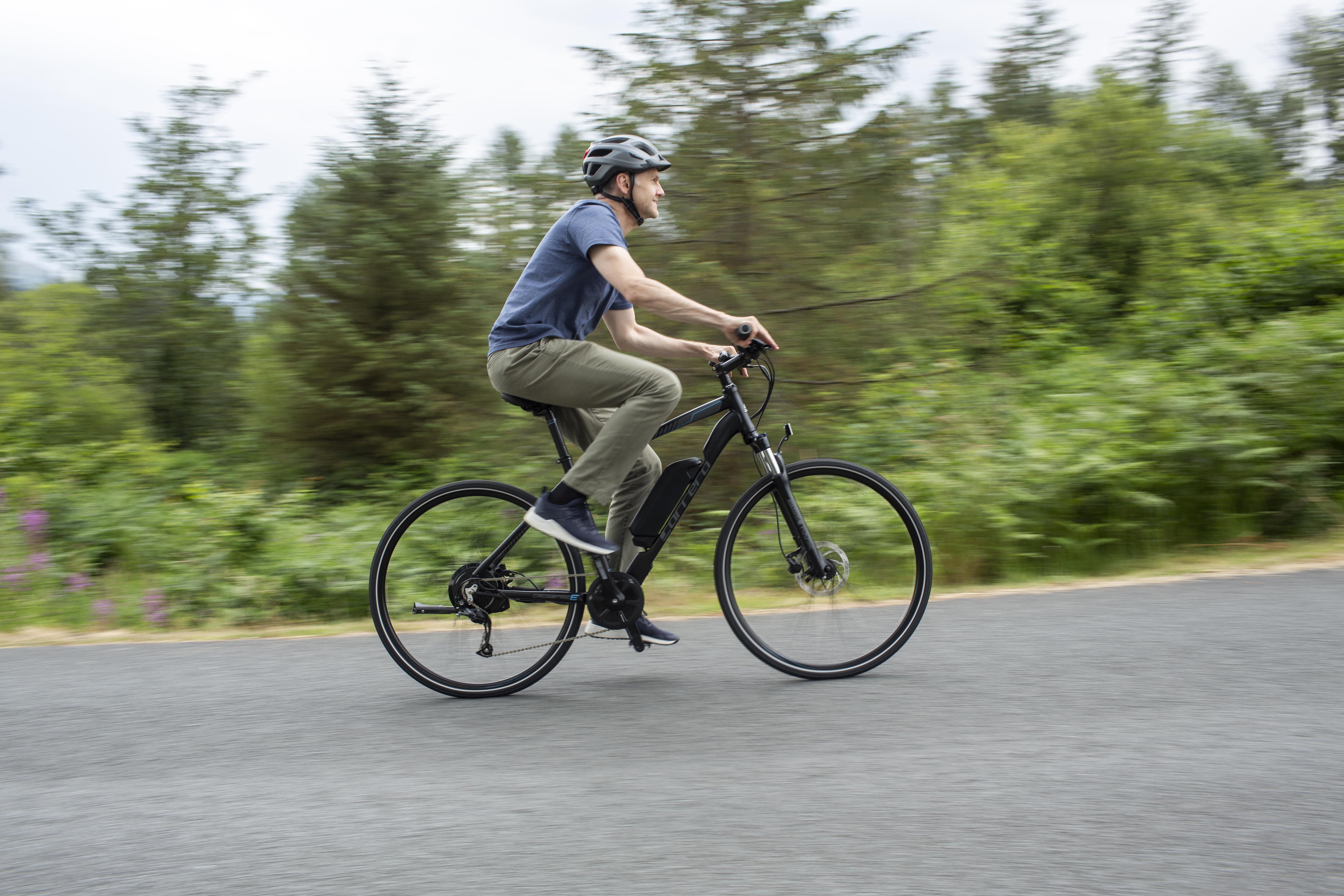 carrera crossfire e mens electric hybrid bike