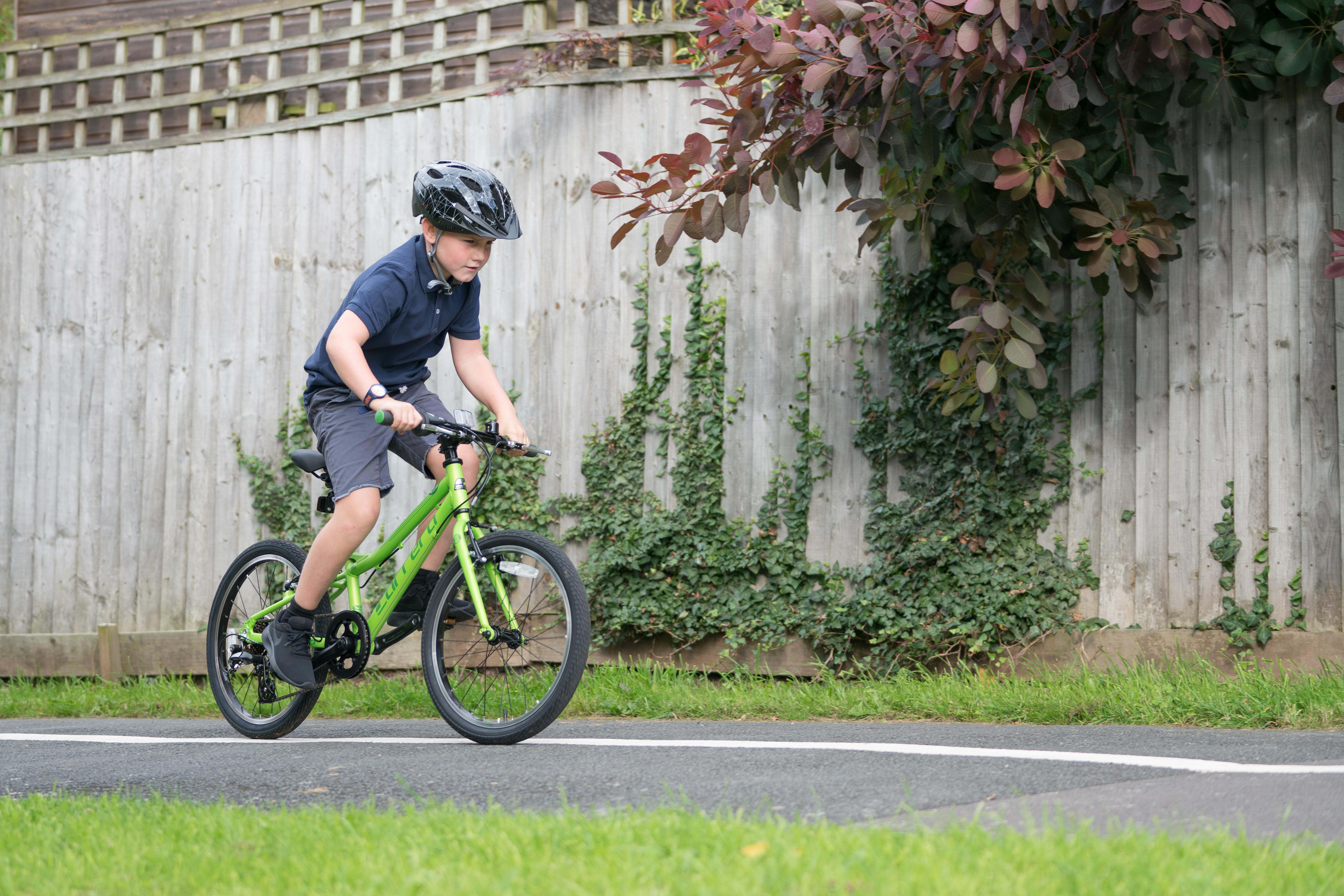 carrera abyss junior hybrid bike