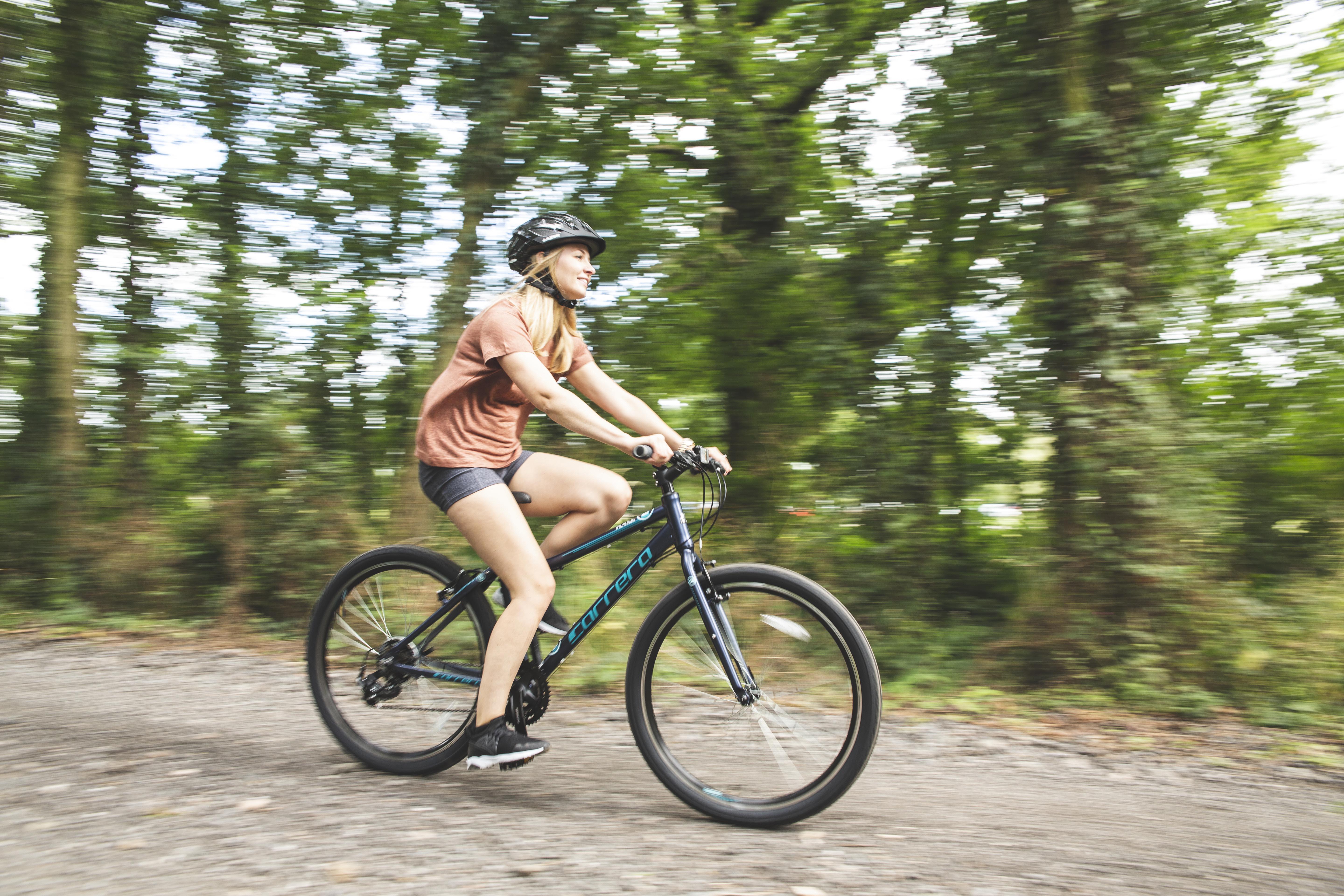 carrera axle womens hybrid bike