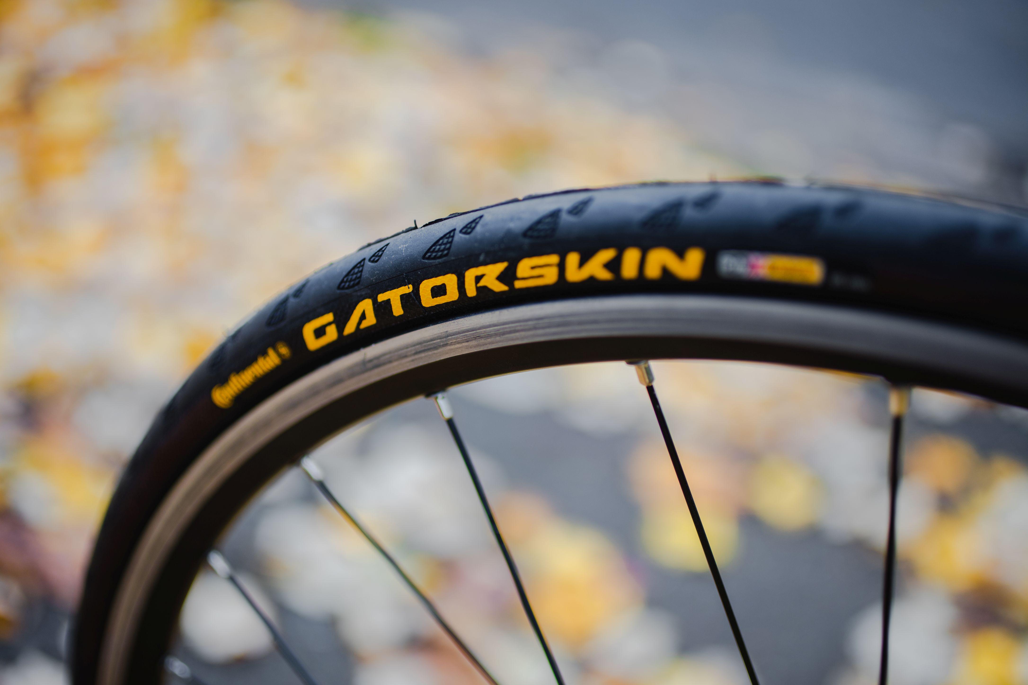 continental gatorskin folding road tyre