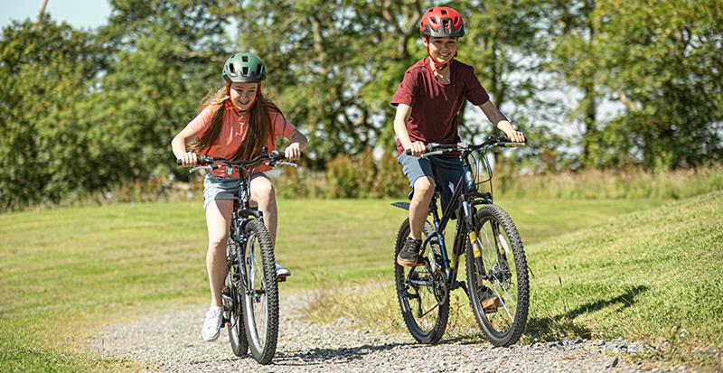 kids on cycle