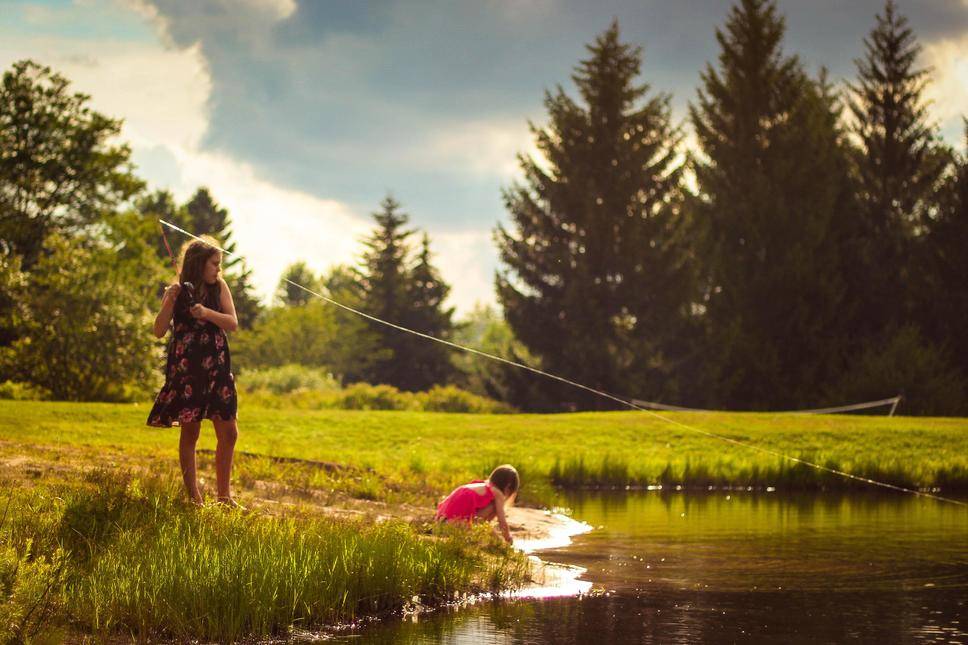 kids fishing