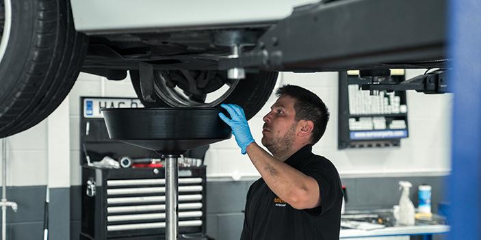 what-s-the-difference-between-a-car-service-and-an-mot-halfords