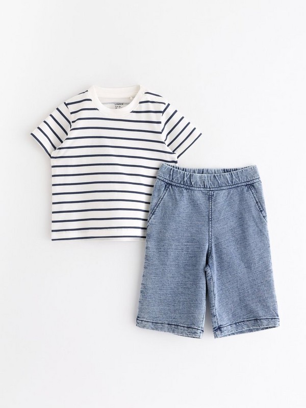 T‑shirt and trousers set