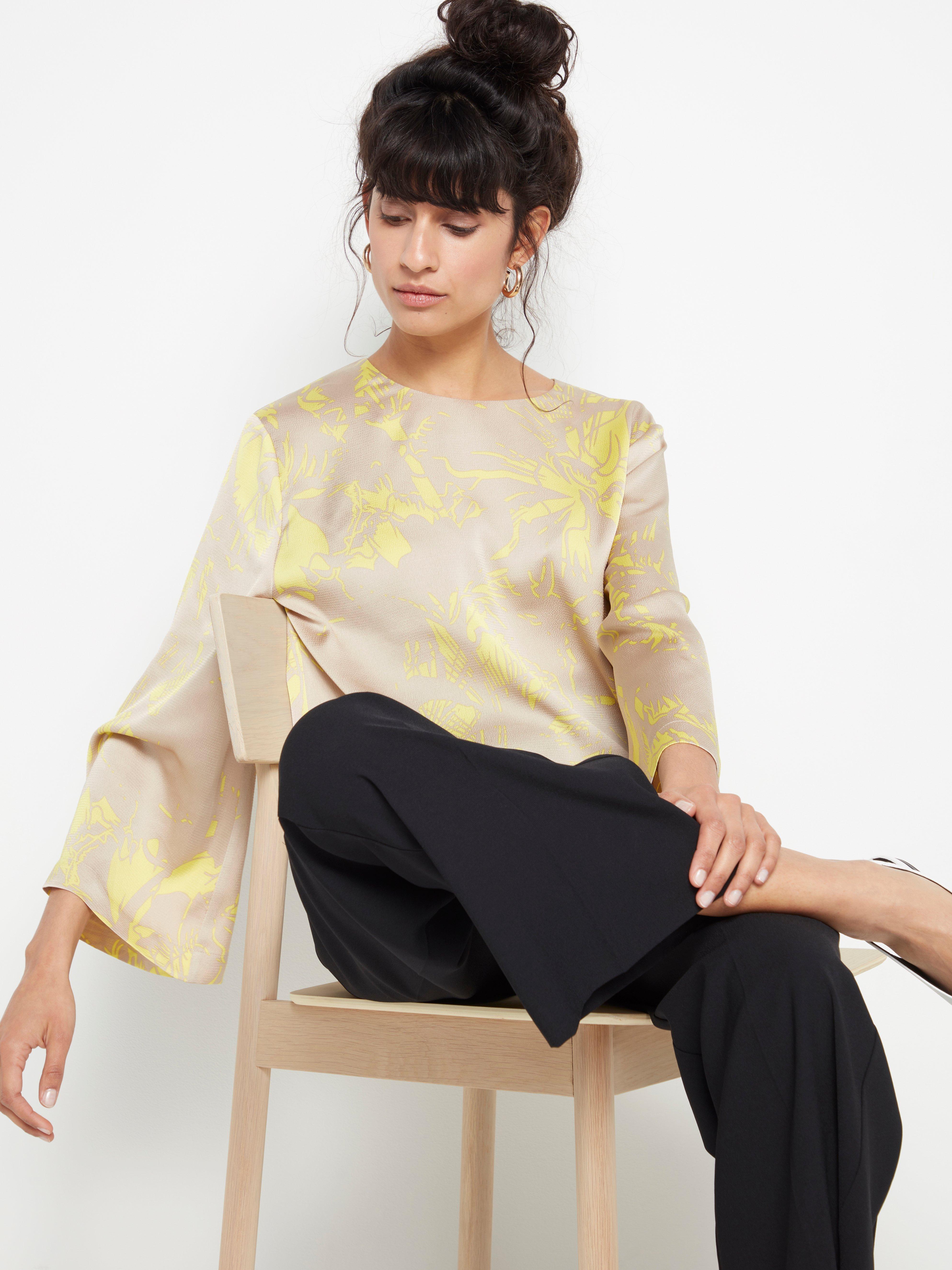 MÃ¶nstrad blus med trumpetÃ¤rm Beige