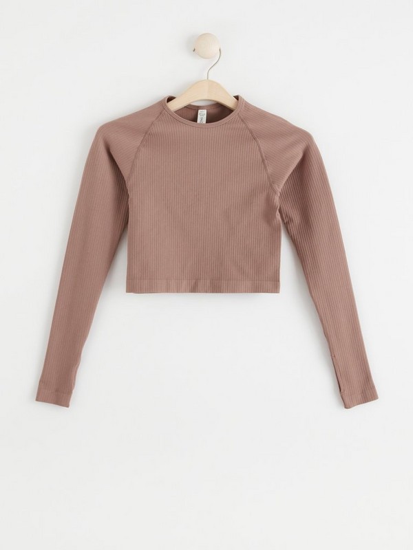 Seamless cropped sports top