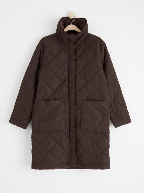 Water-repellent quilted jacket