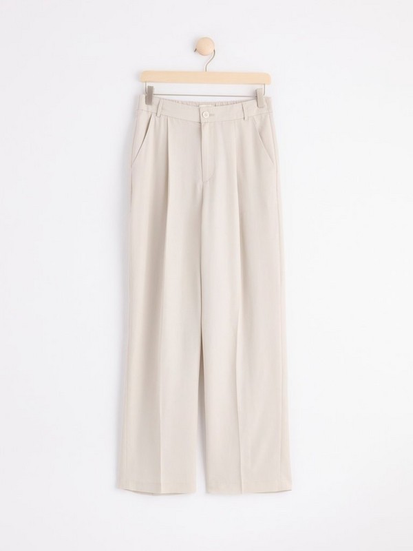Straight high-waist trousers