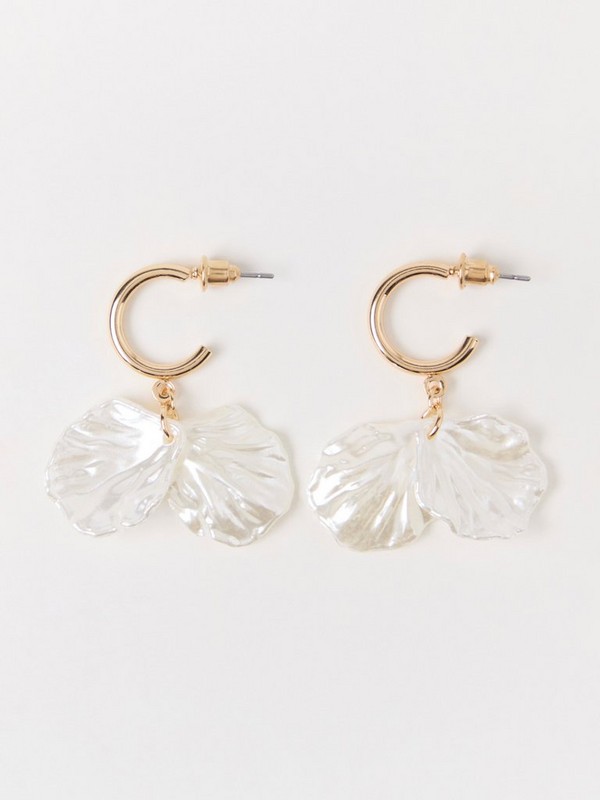 Earrings with pendants