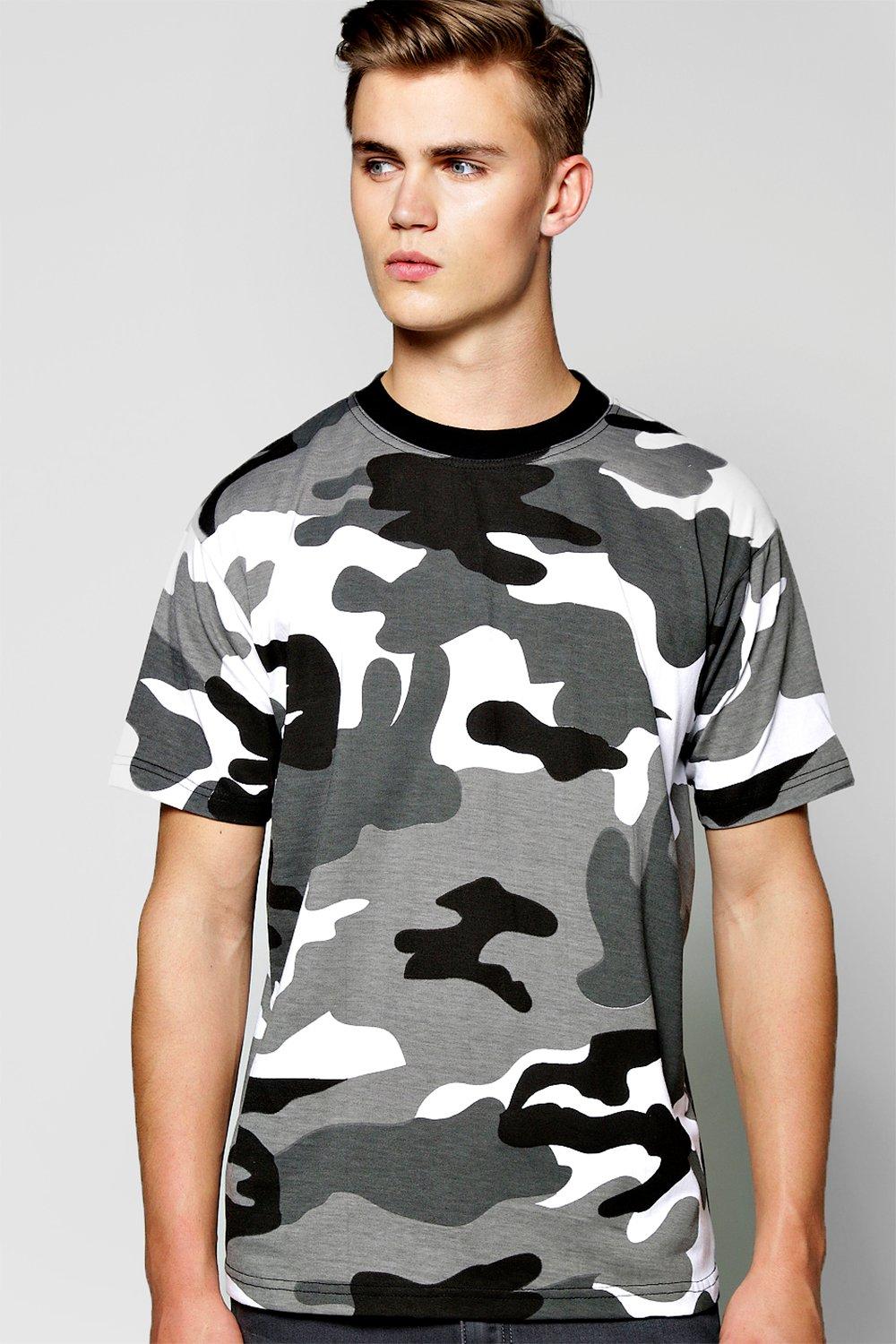 Loose Fit Camo Print T-Shirt at boohoo.com