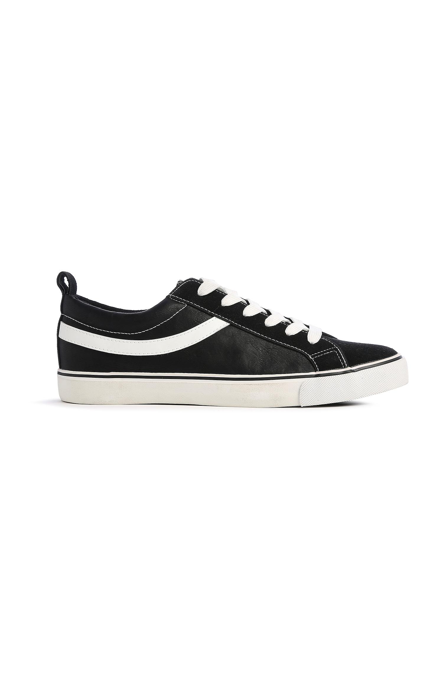 Schwarze Skaterschuhe